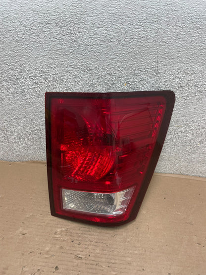 2007 to 2010 Jeep Grand Cherokee Right Passenger Tail Light AB0016 LK0