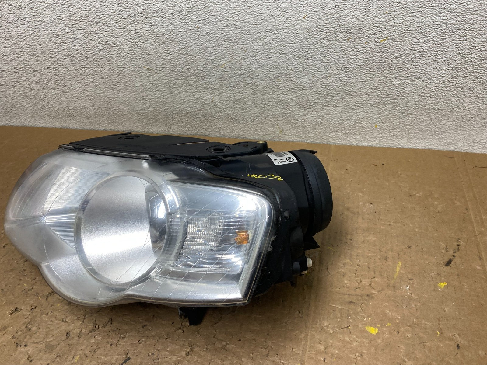 2006 - 2010 Volkswagen Passat Left Driver LH Side Halogen Headlight OEM V8032 DW1