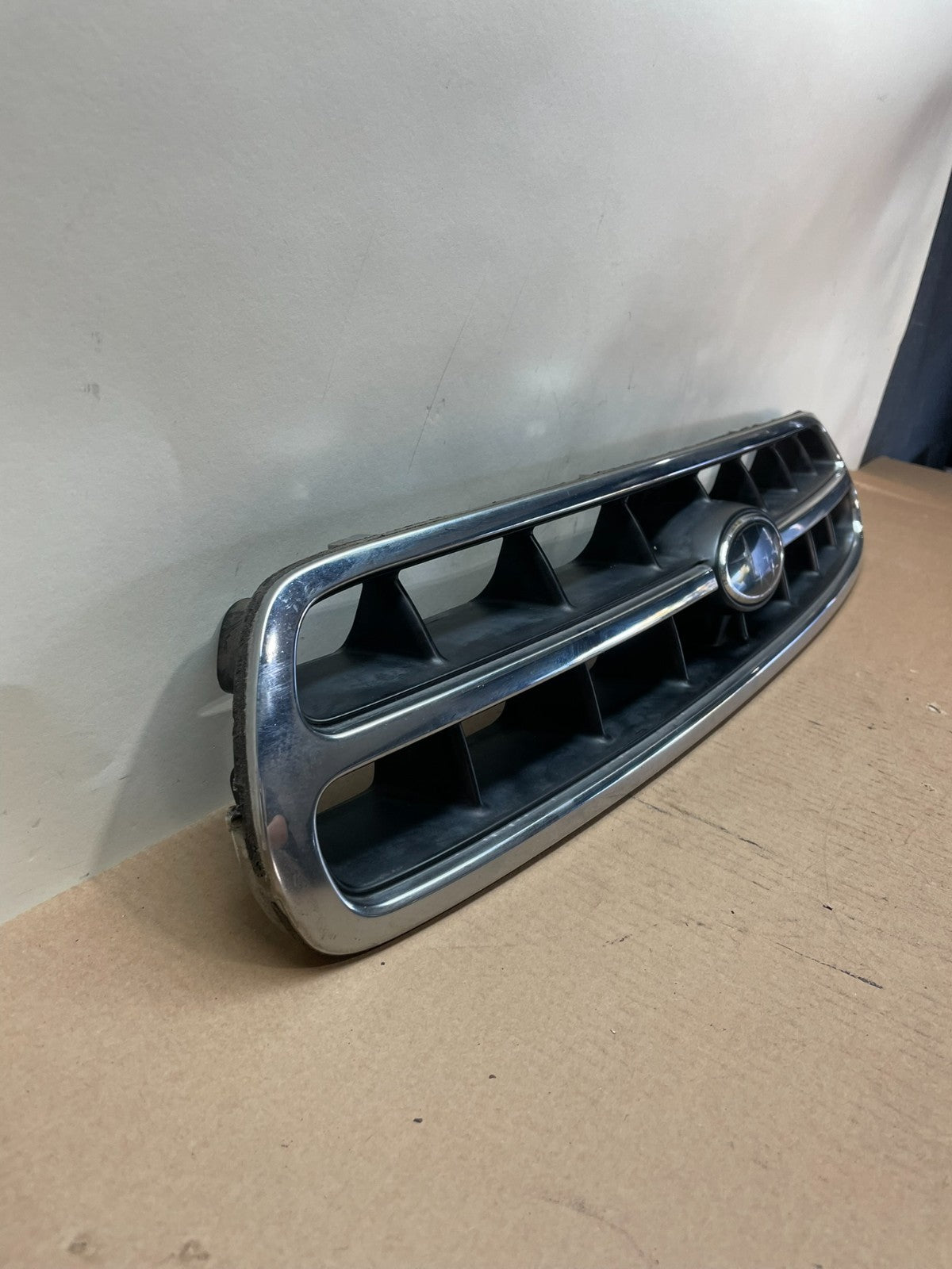 2000 to 2002 Subaru Legacy Outback Grill Grille AI4183 DG2