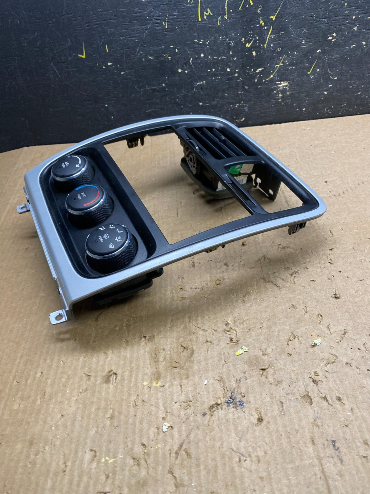2010 - 2012 Dodge Caliber Dash Radio Center Bezel Climate Control Dash AC9429 DG2