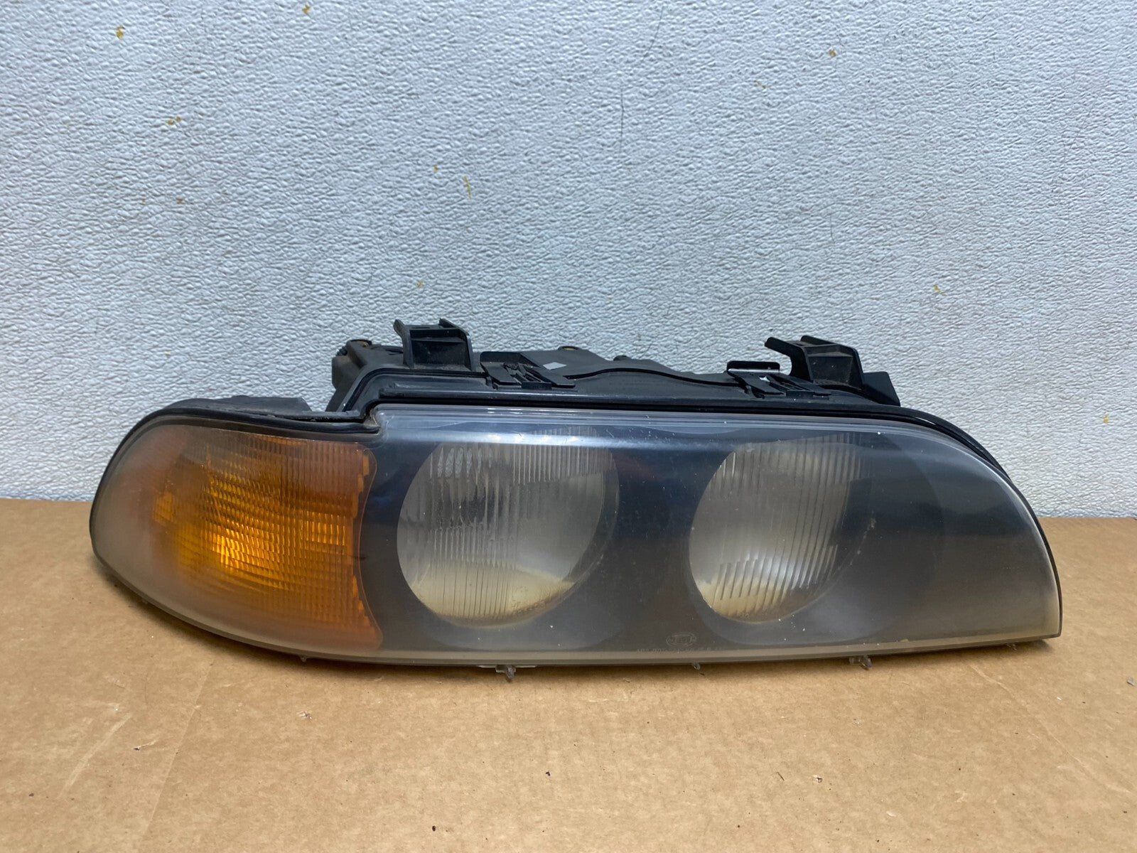 1997 - 2000 BMW E39 5 Series Headlight Right Passenger RH Halogen G4670 OEM DG10