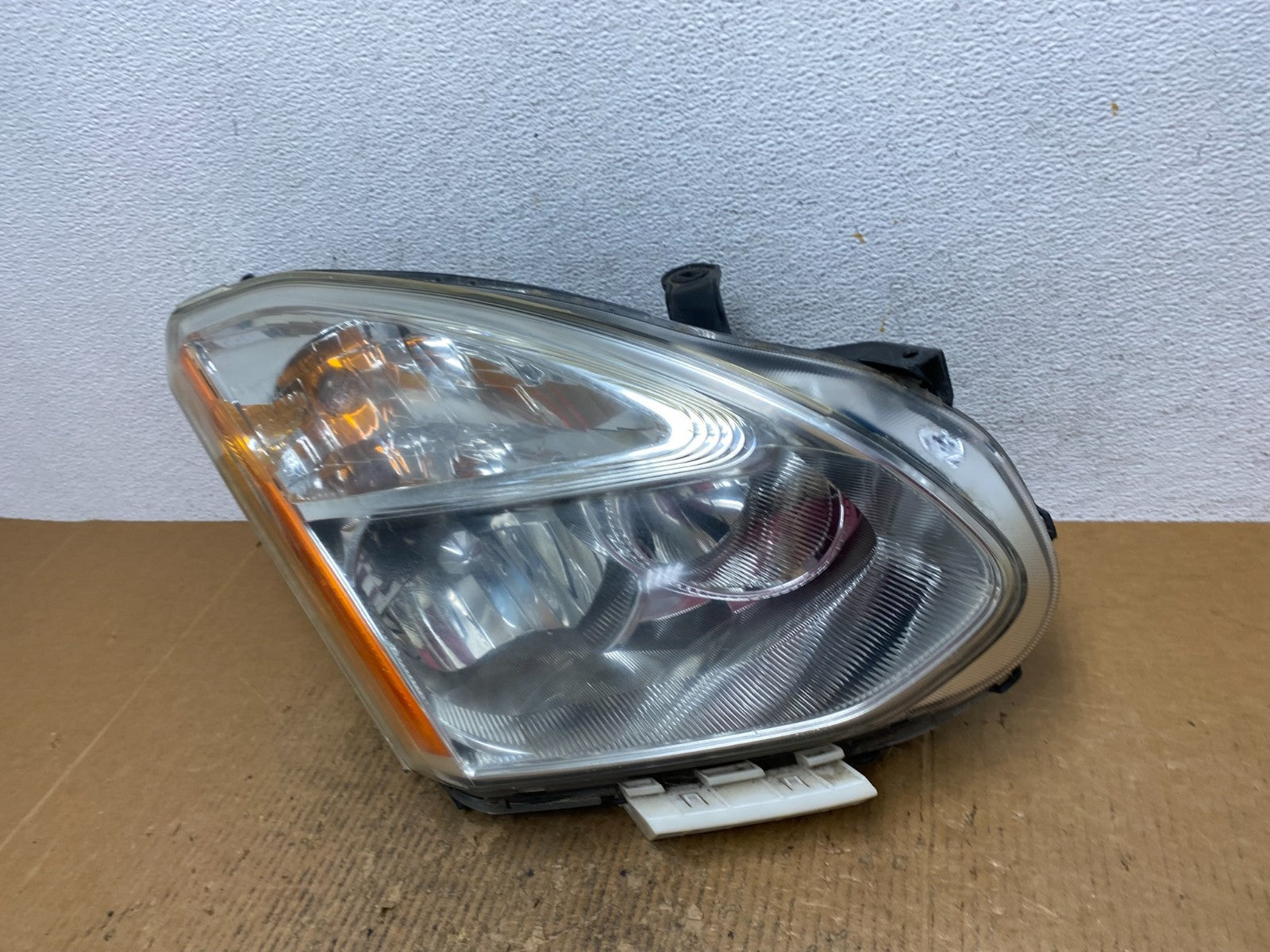 2009-2013 Nissan Rogue Right Passenger Halogen Headlight AE2662 DW1