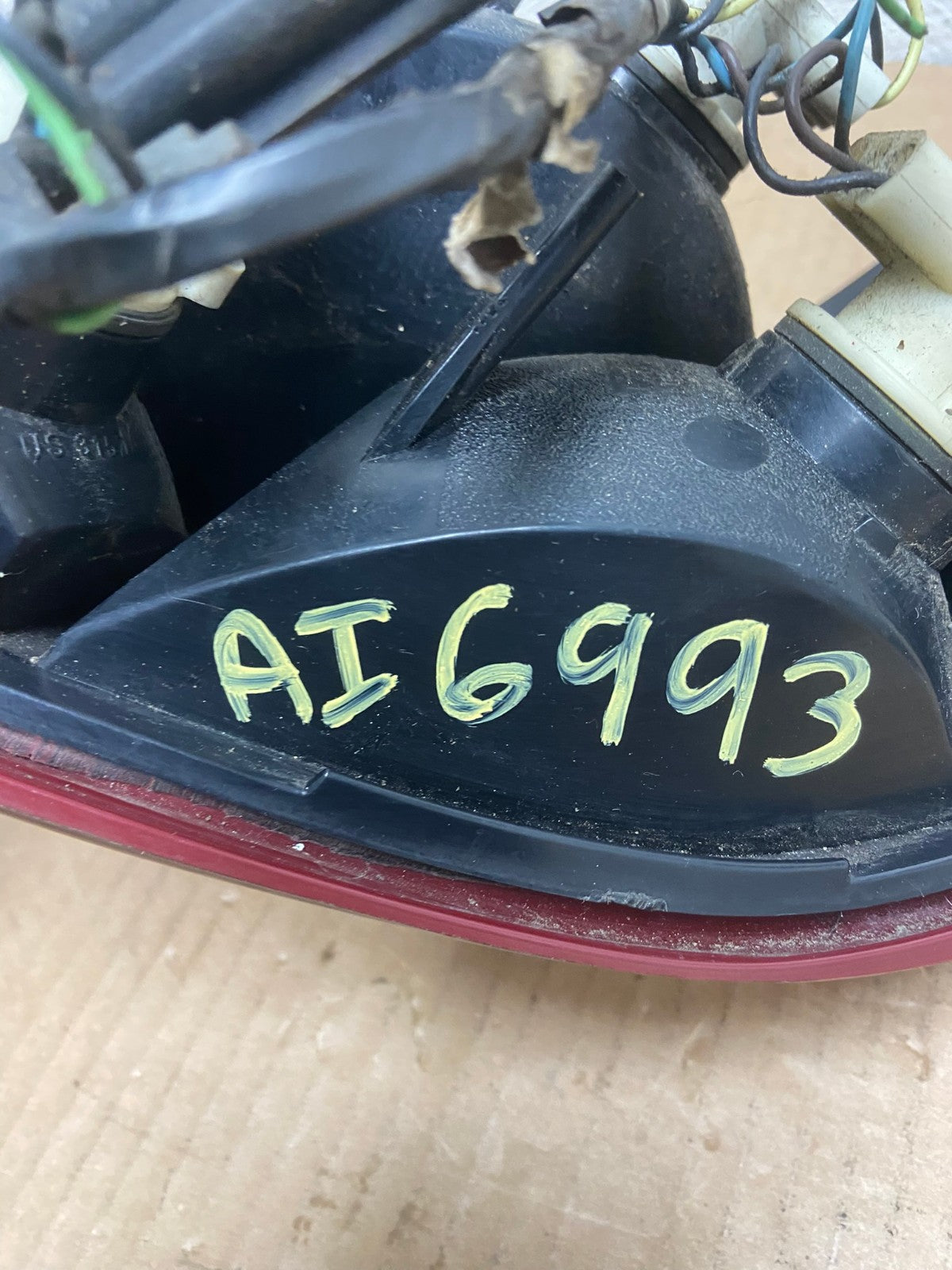 2000-2002 Saturn SL S-Series Left Driver LH Side Tail Light AI6993 LK7