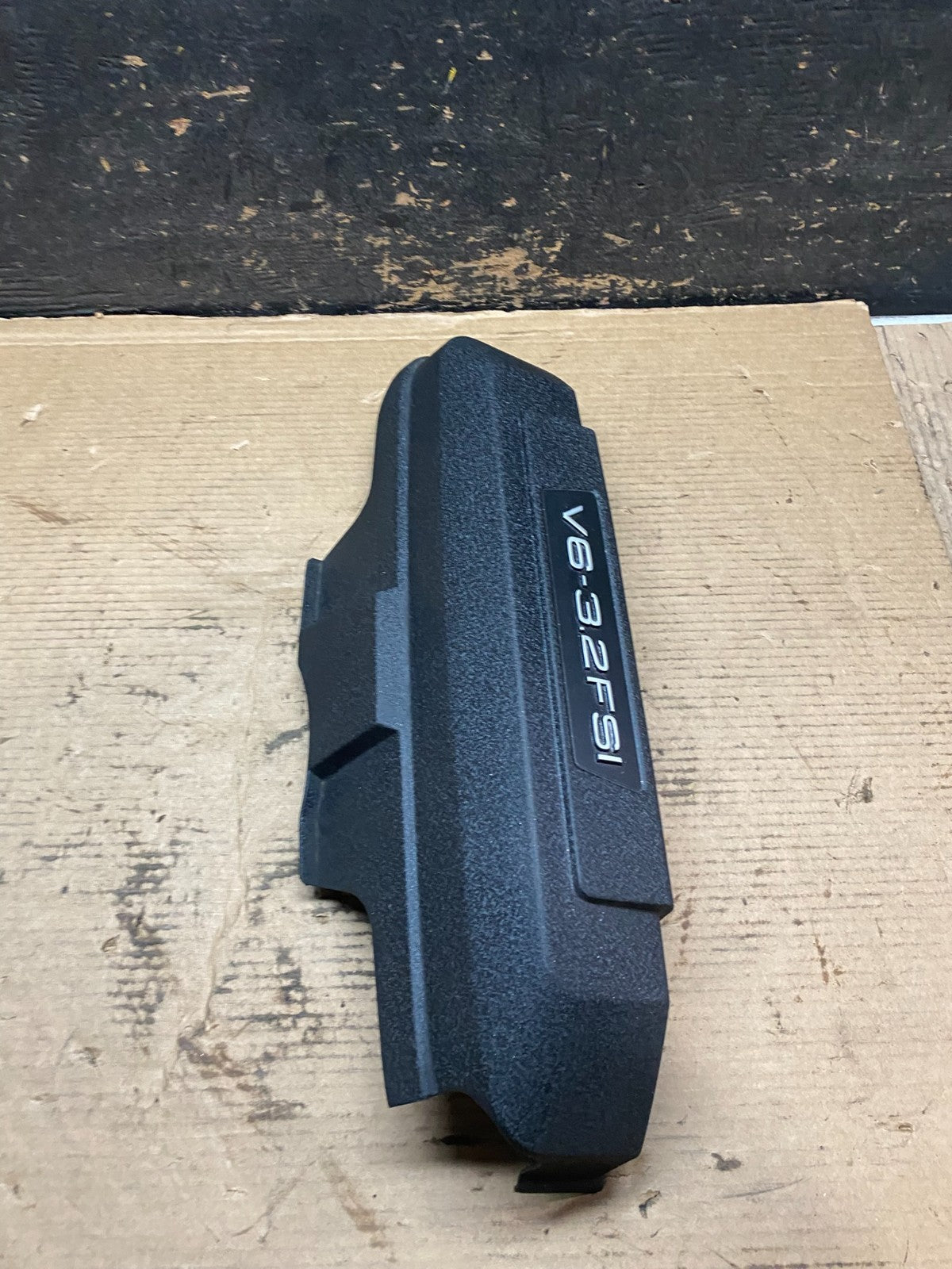 2008 to 2008 Audi  A6 3.2L Engine Motor Cover OEM V9379 DG2