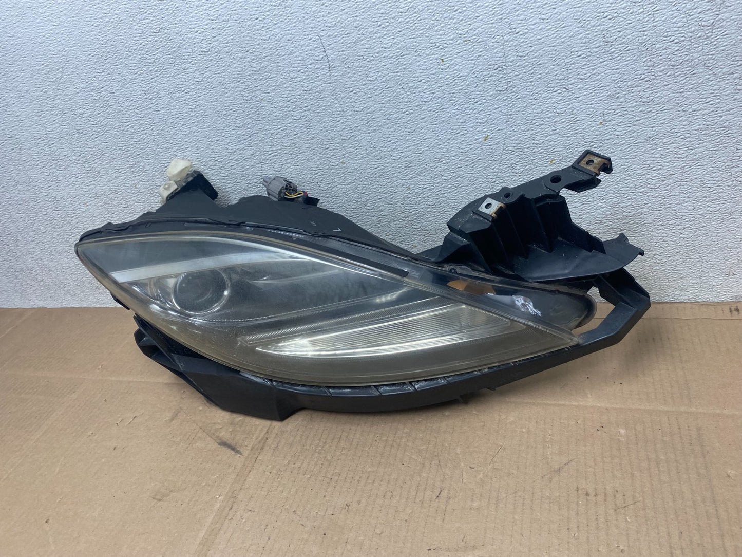 2009 - 2010 Mazda 6 Right Passenger Side Xenon Headlight Oem R6905 DW1