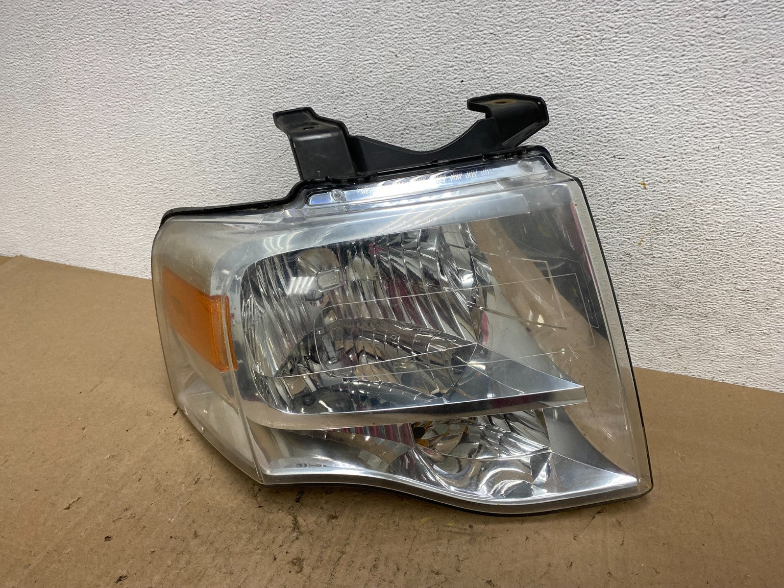 2007 to 2014 Ford Expedition Right Passenger RH side Headlight Halogen AE6604 DW0