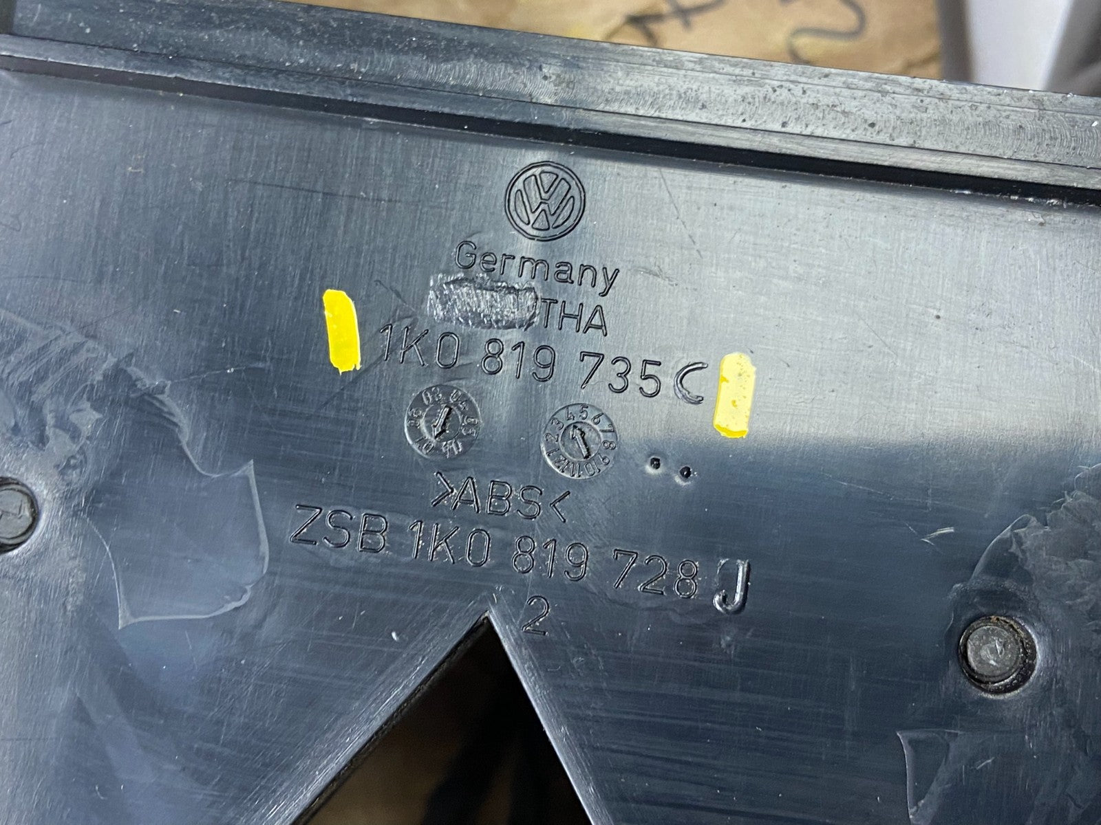 2005 - 2010 Volkswagen Jetta Rabbit Center Cosnole Dash Air Vent W0055 DG6