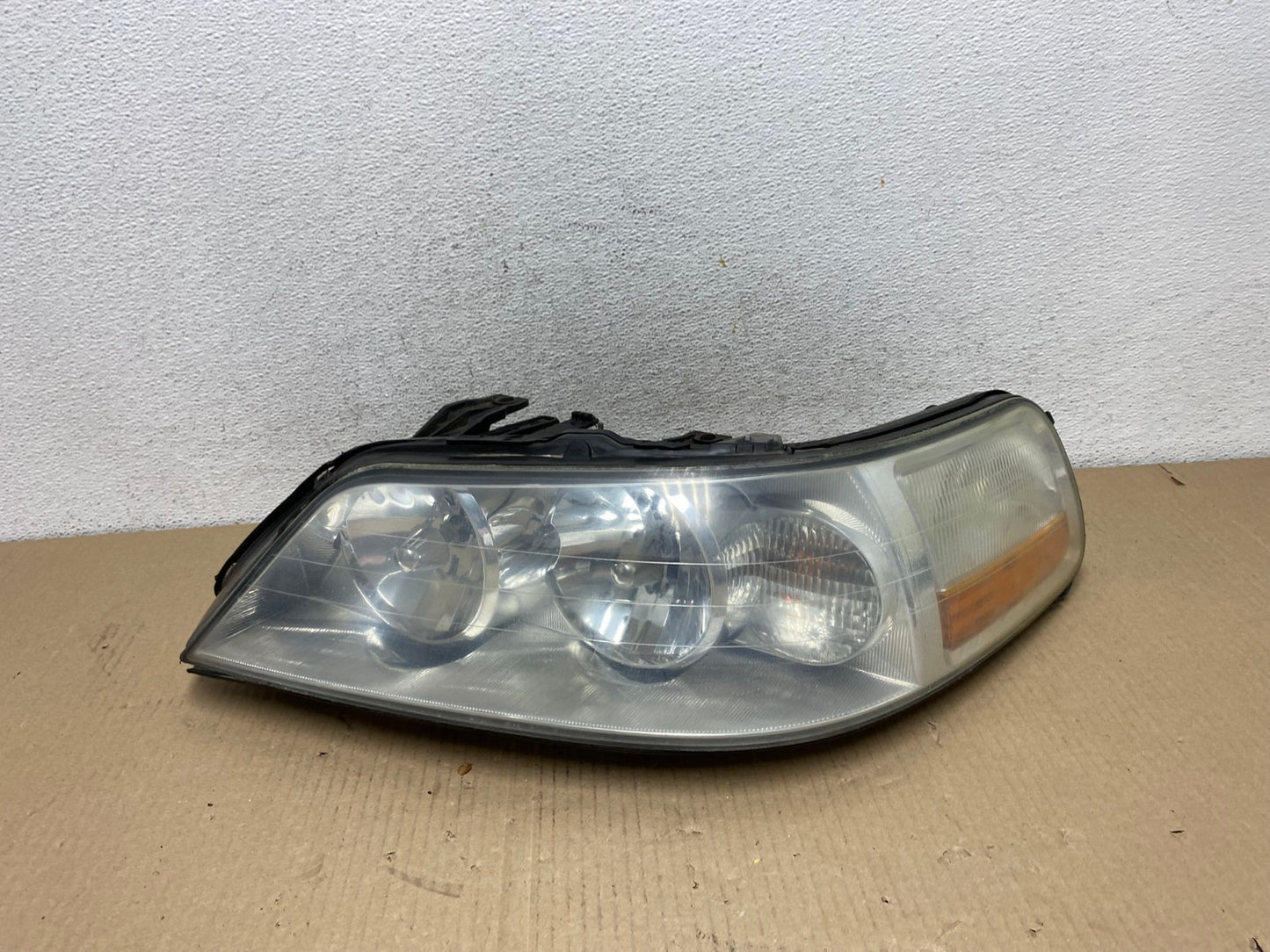 2005 to 2011 Lincoln Town Car Left Driver LH Side Headlight AE9502 LK0