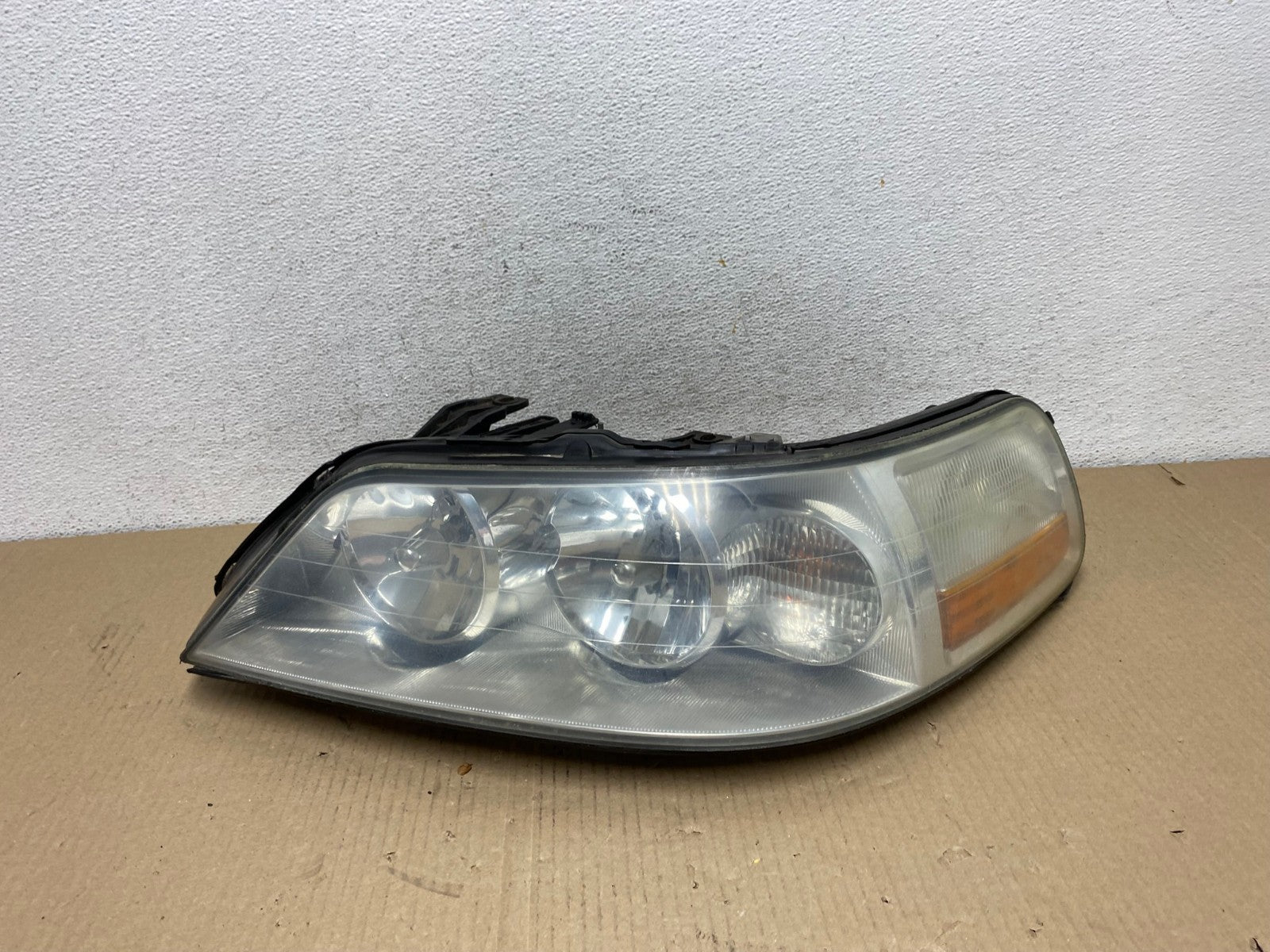 2005 to 2011 Lincoln Town Car Left Driver LH Side Headlight AE9502 LK0