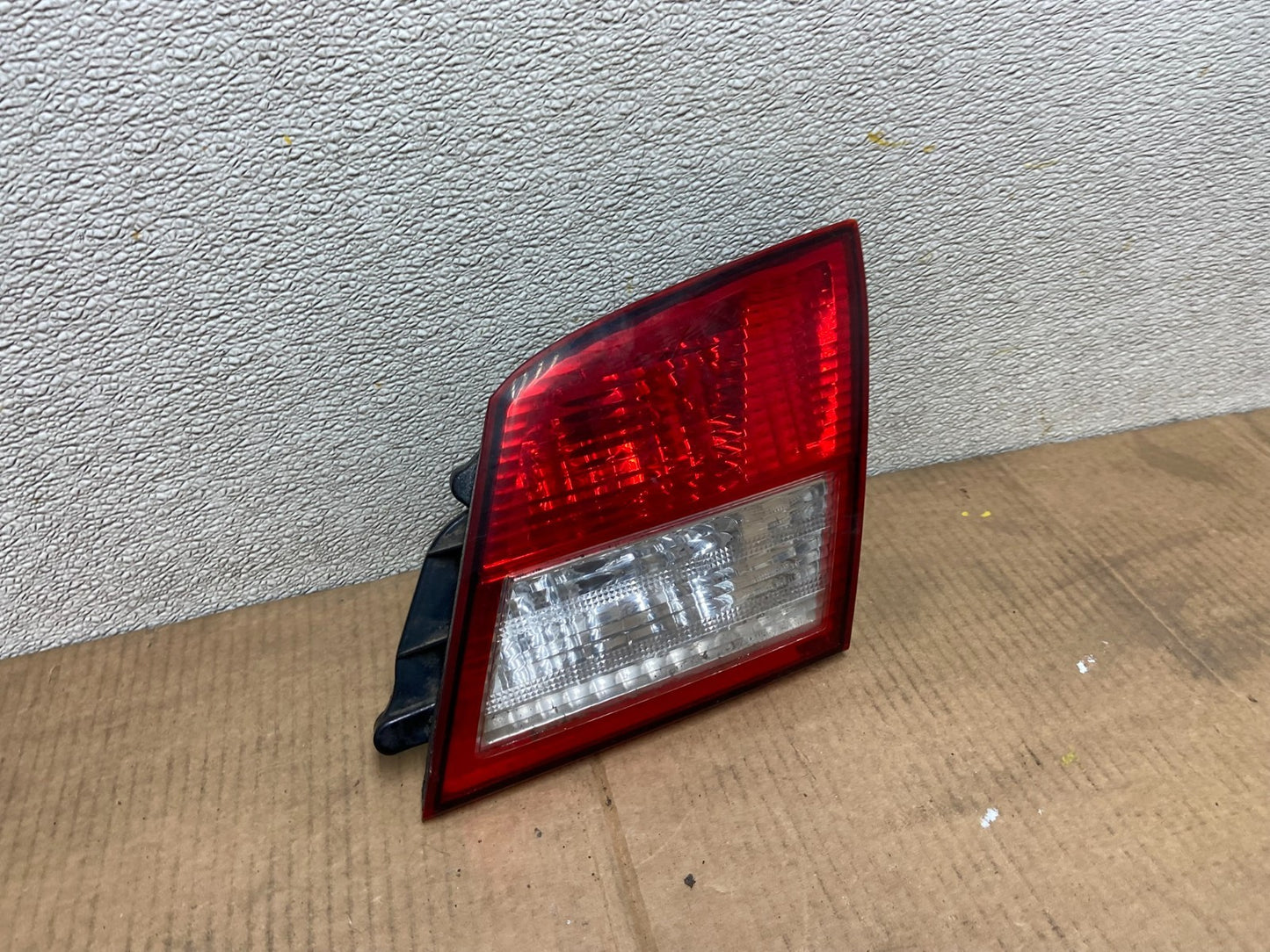 2002-2004 Infiniti i35 Inner Light Right Passenger RH Tail Light OEM AA5340 DW2
