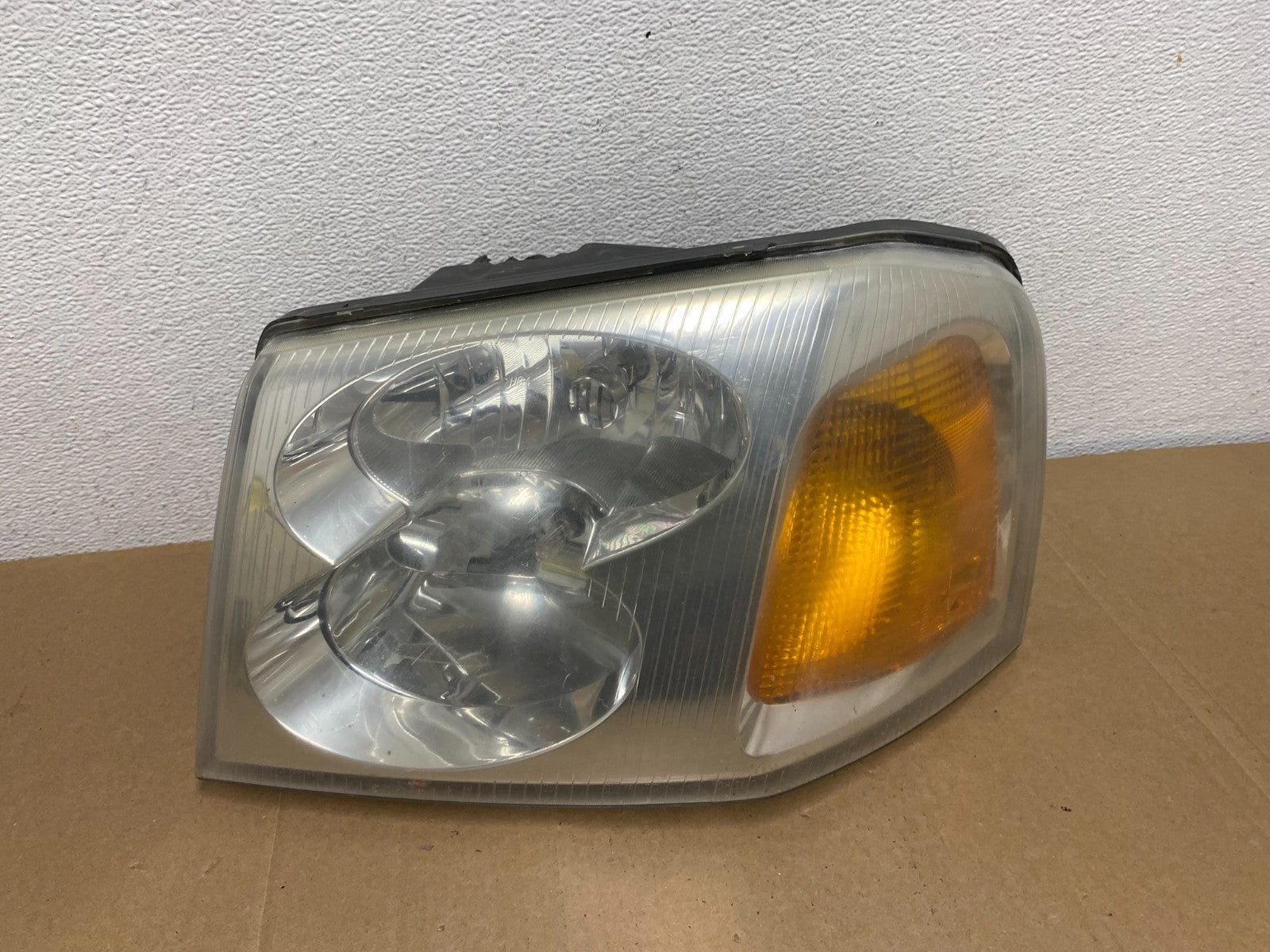 2002 to 2009 Gmc Envoy Left Driver Lh Side Headlight Halogen Oem AC5566 DW0