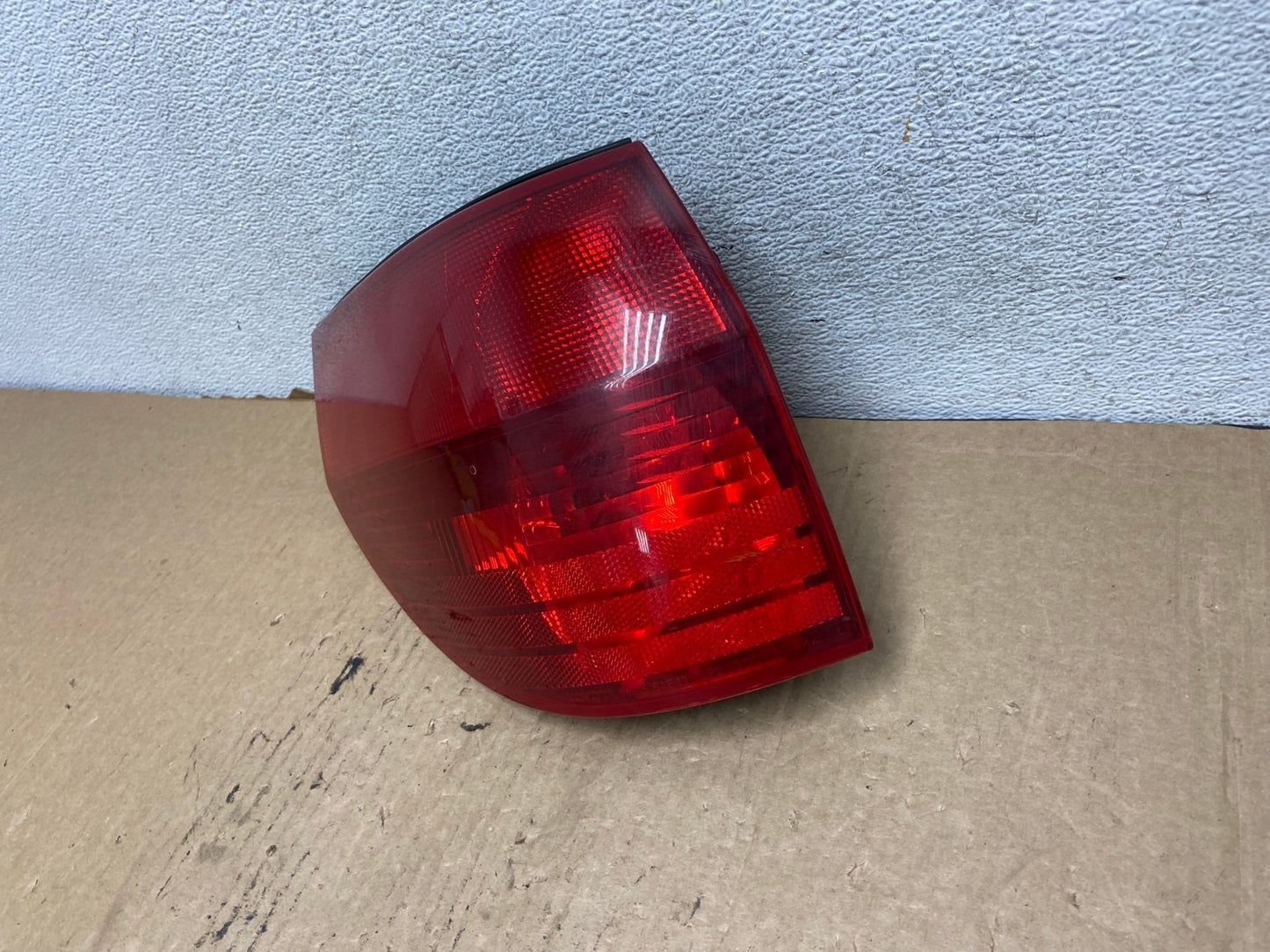 2004 to 2005 Toyota Sienna Left Driver LH Side Tail Light AG2256 LK1