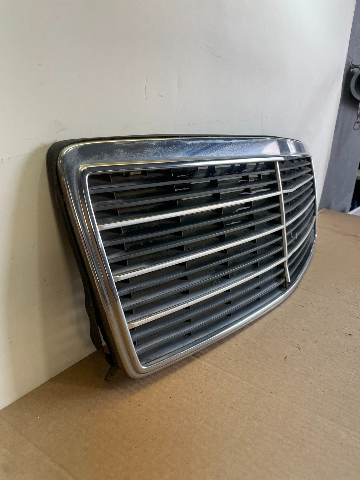 1994 to 1998 Mercedes-Benz W140 S600 S500 S320 Front Upper Grille AH6406 DG2