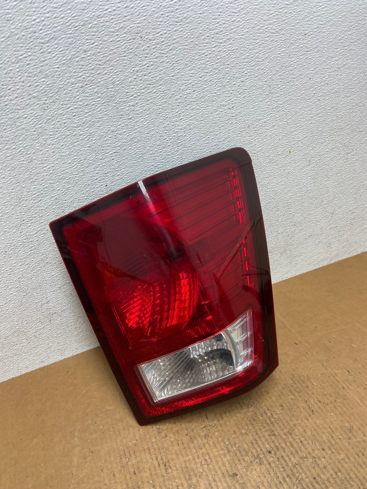 2007 to 2010 Jeep Grand Cherokee Right Passenger Tail Light AE1332 LK2