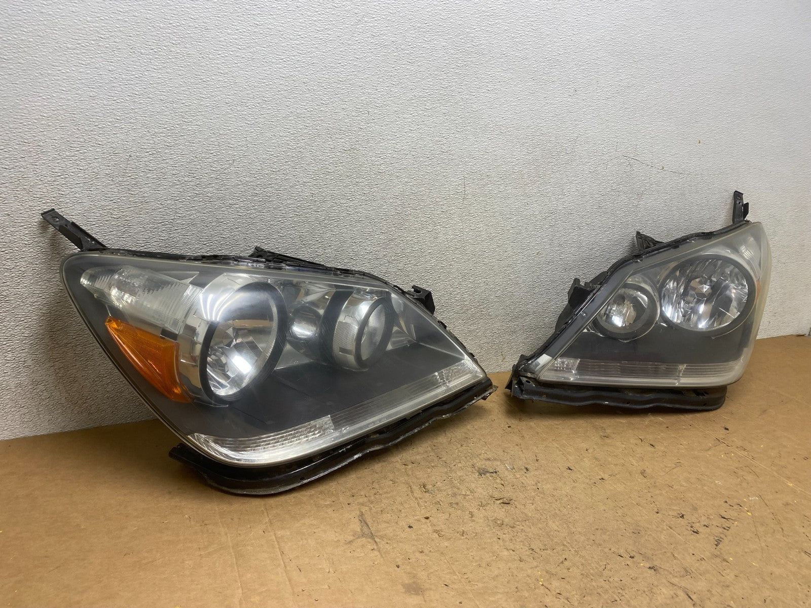 2005 2006 2007 Honda Odyssey Left+Right Set Halogen Headlights T5356 DW2