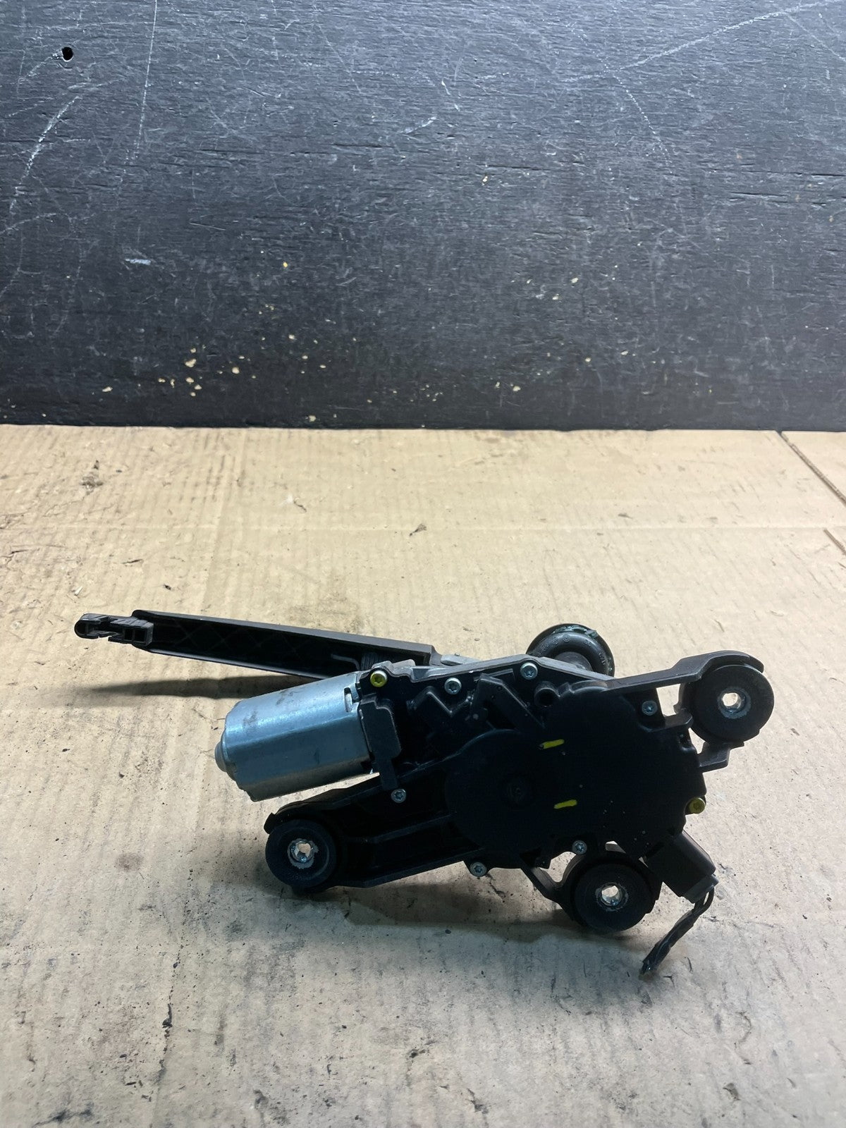 2012 to 2014 Ford Focus Rear Windshield Wiper Motor OEM BV61-17K441-AA W7166 DG5