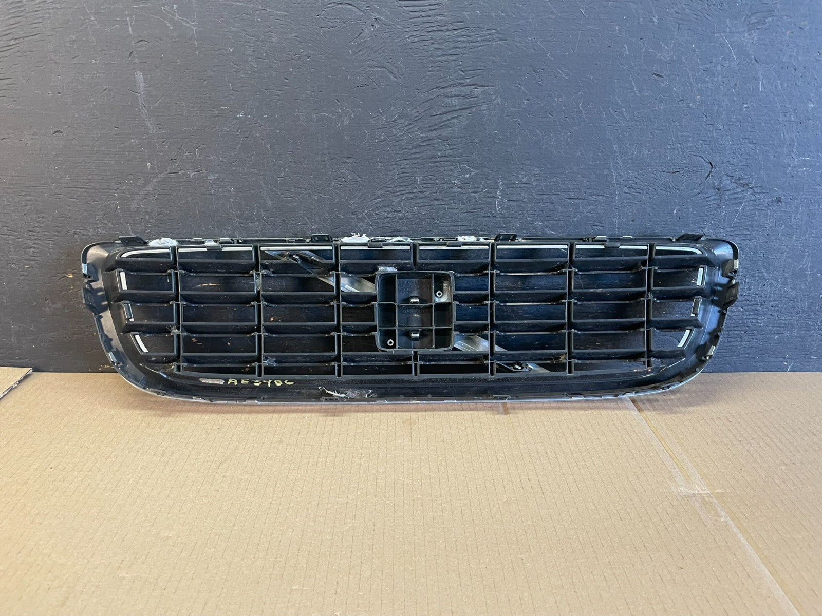 2008 to 2011 Volvo S40 Front Grill Grille AE34863