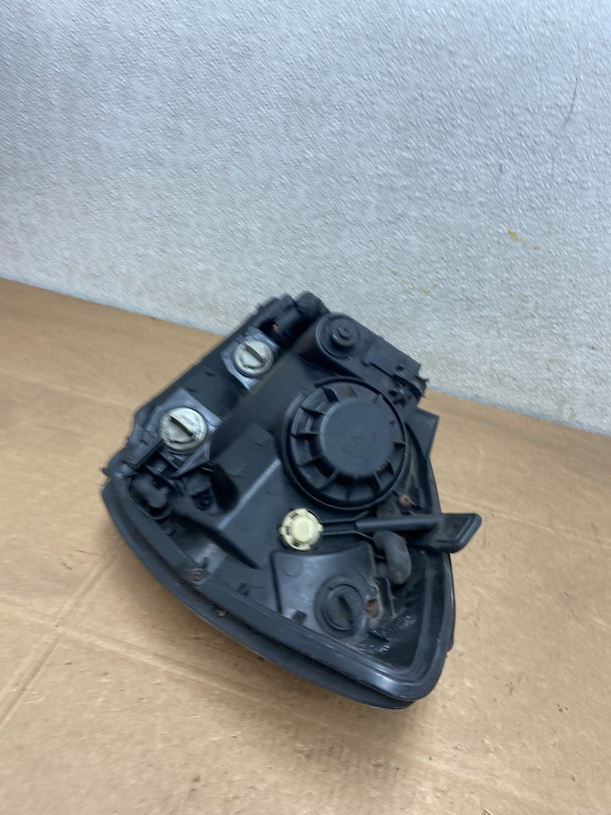 2005 to 2006 Kia Sportage Right Passenger RH Halogen Headlight OEM Y5592 DW7