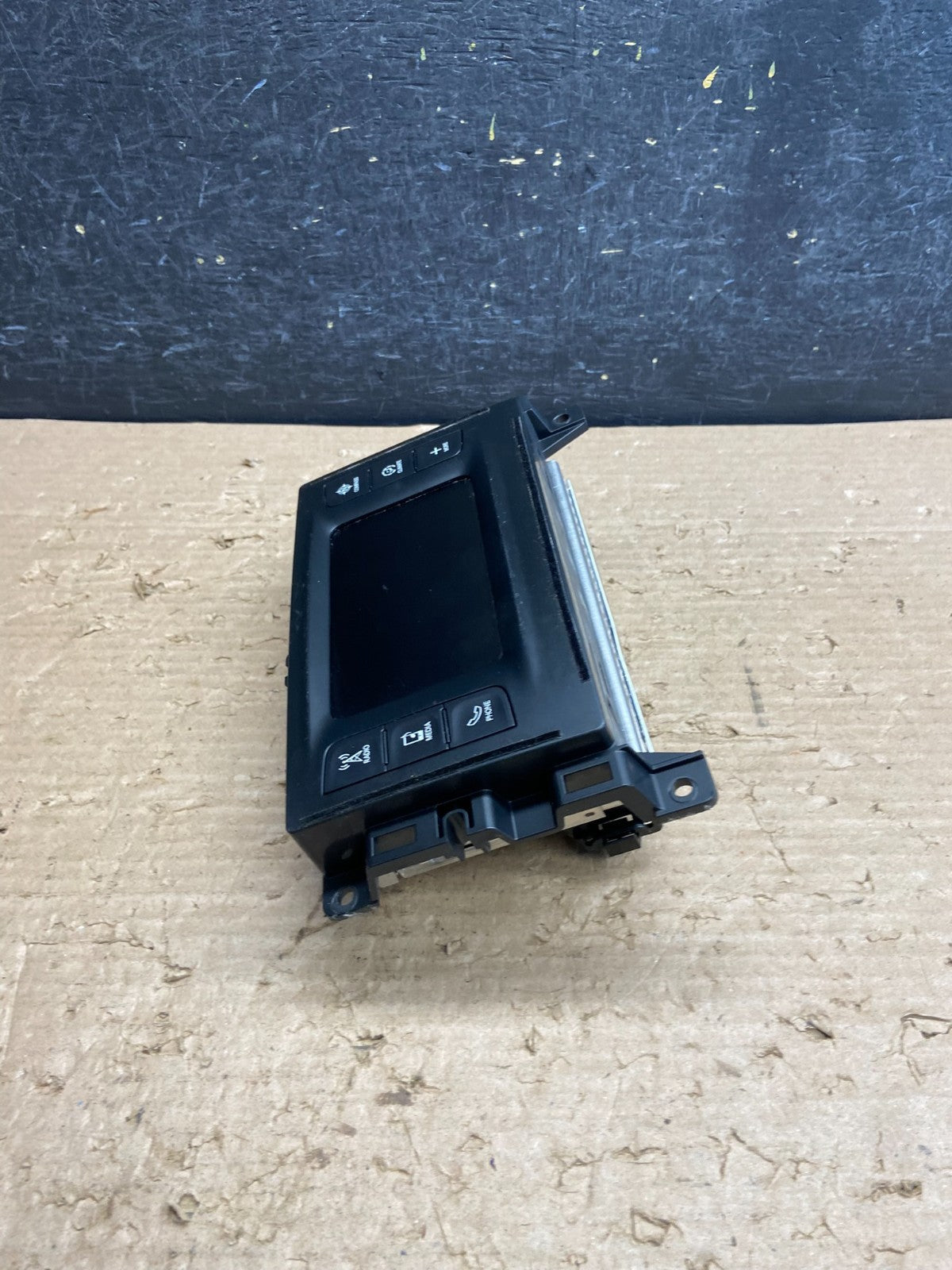 2015 to 2016 Chrysler 200 Radio Receiver Display Screen Player AG8697 DG1