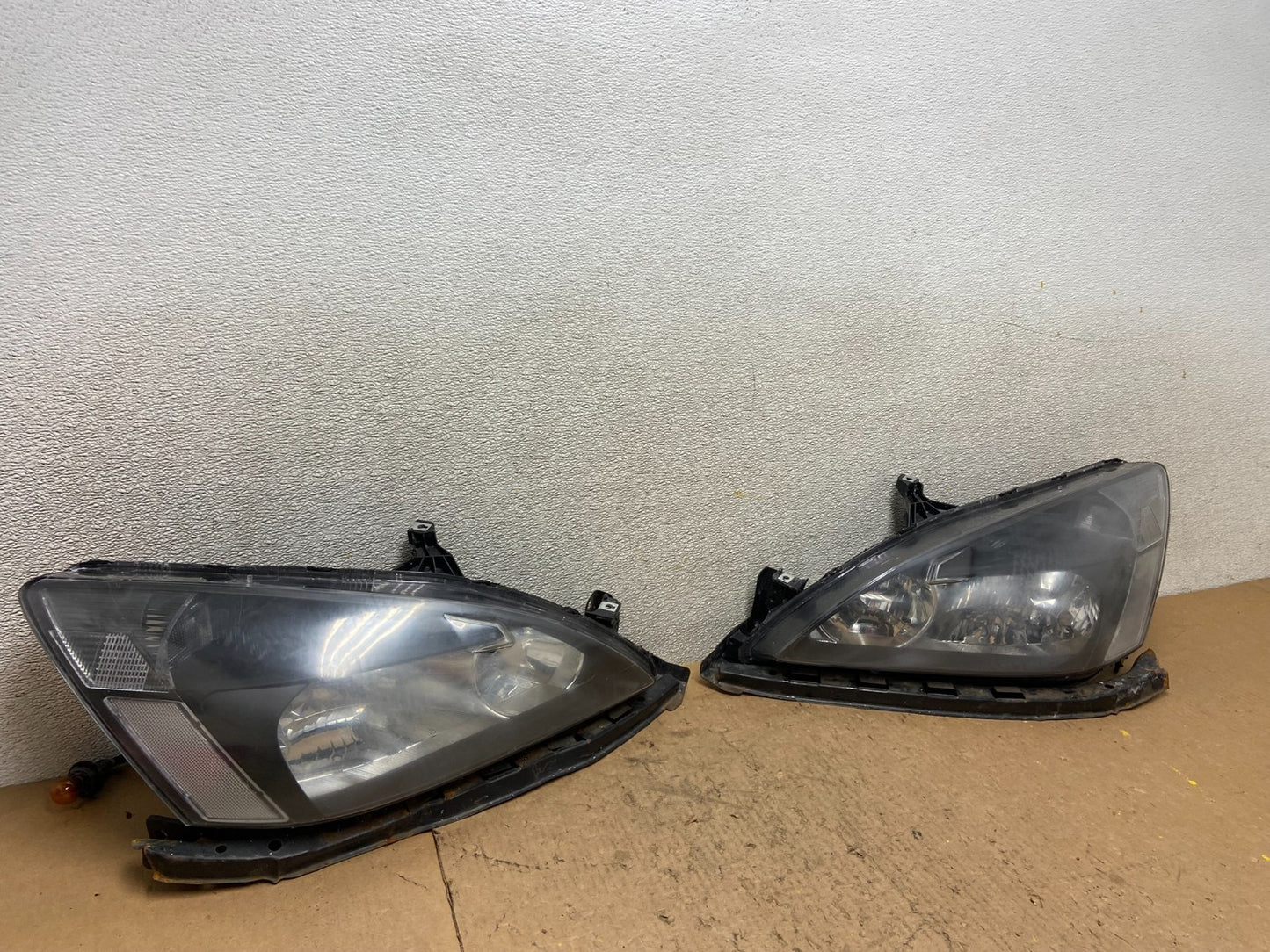 2003 - 2007 Honda Accord Left+Right Set Halogen Headlights AA0200 DW1