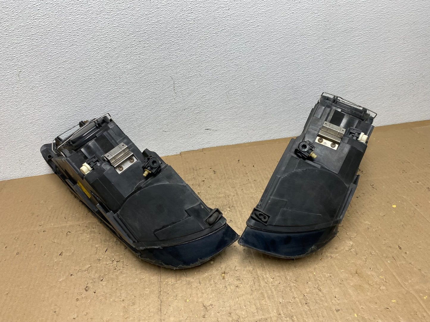 2004 to 2007 Volvo S40 Left+Right Side Headlights AC0205 DW5