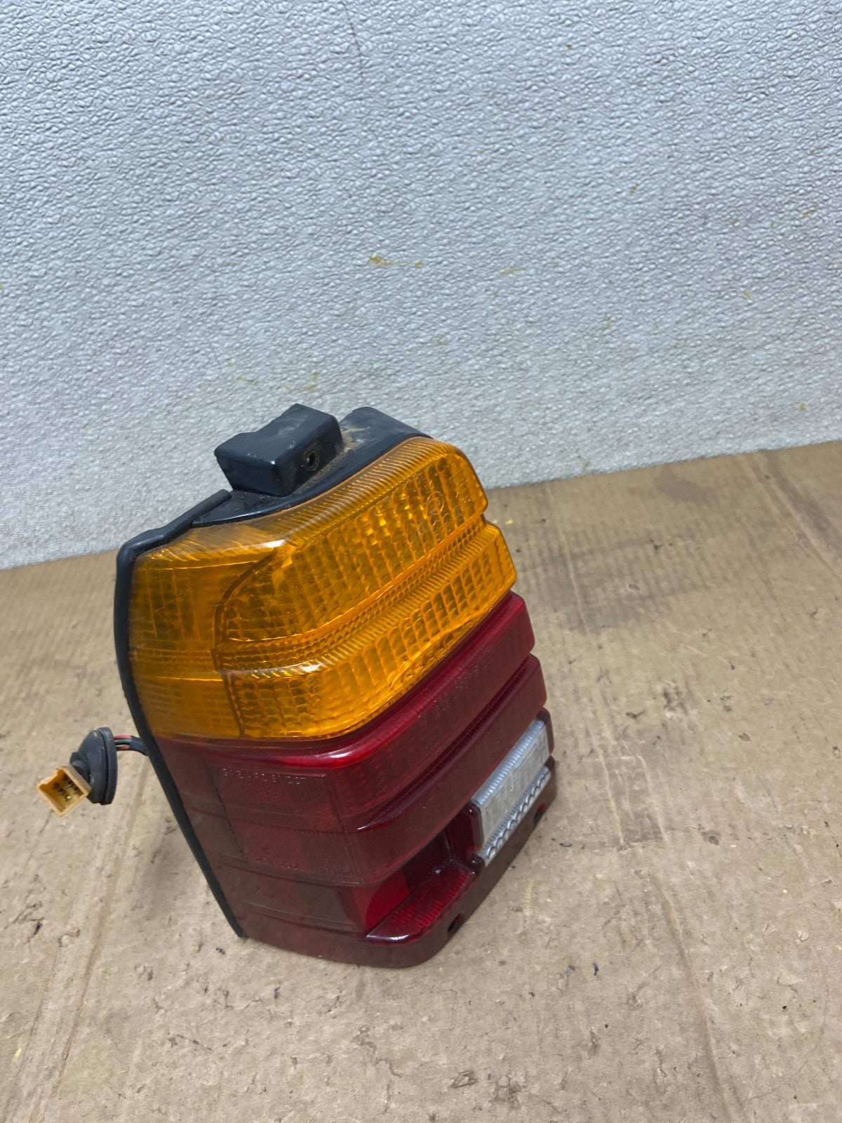 1983 1984 Subaru Station Wagon Left Driver Side Tail light AA67252