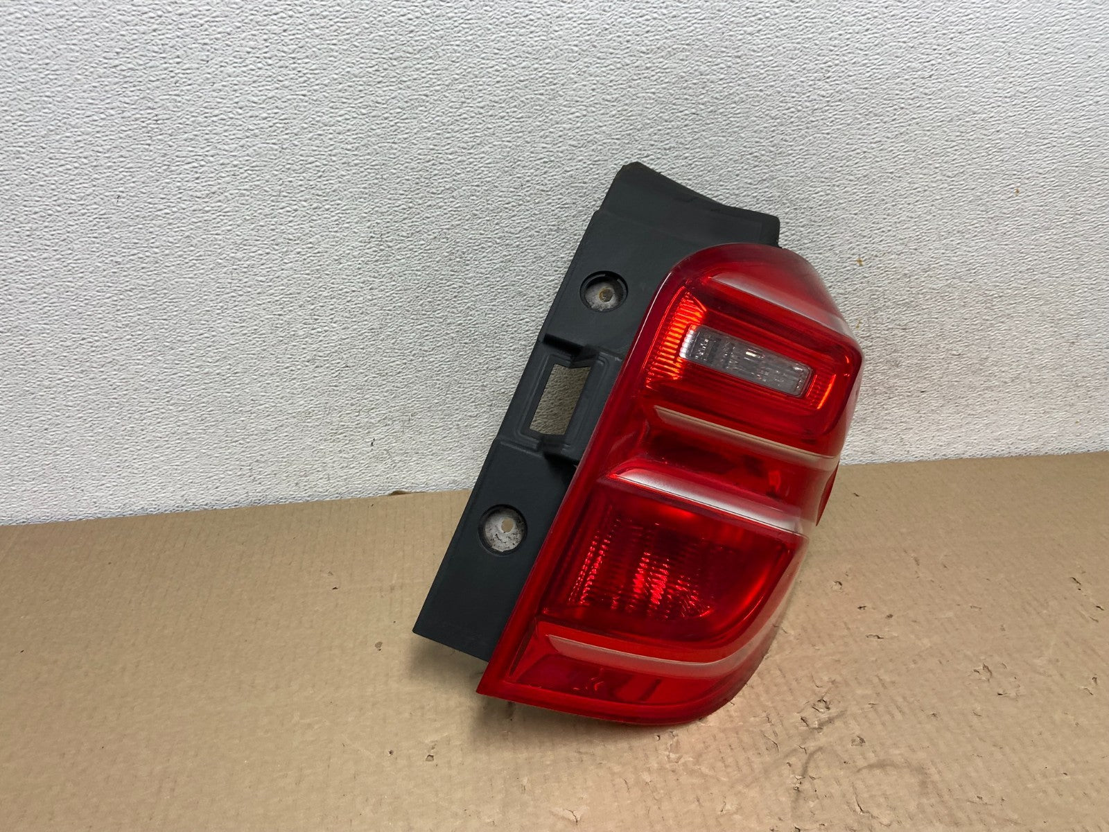2016 to 2017 Chevrolet Equinox Right Passenger RH Side Tail Light AG5901 DW2