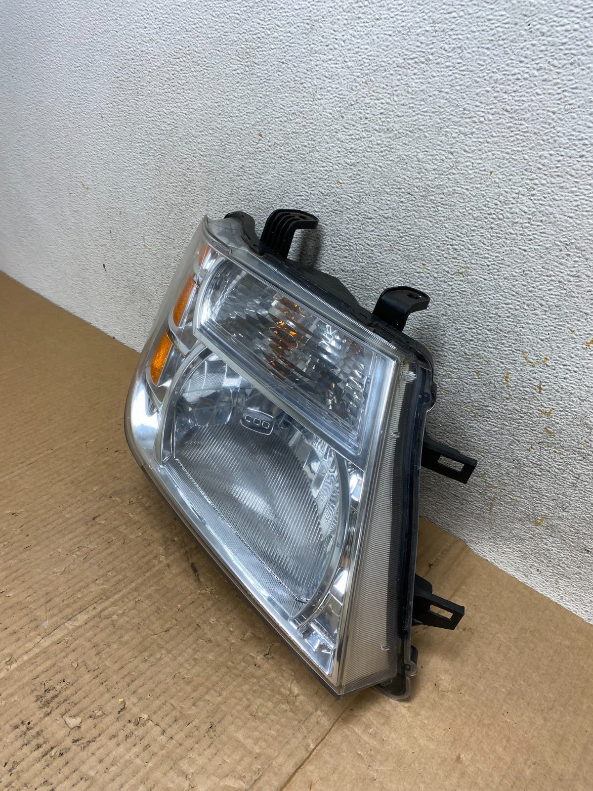 2008 to 2012 Nissan Pathfinder Halogen Headlight Right Passenger AI6558 DW1