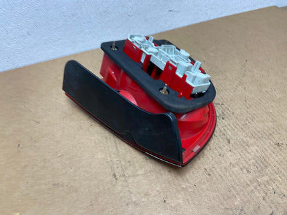 2001 to 2005 Volkswagen Passat Right RH Side Tail Light AC2983 LK5