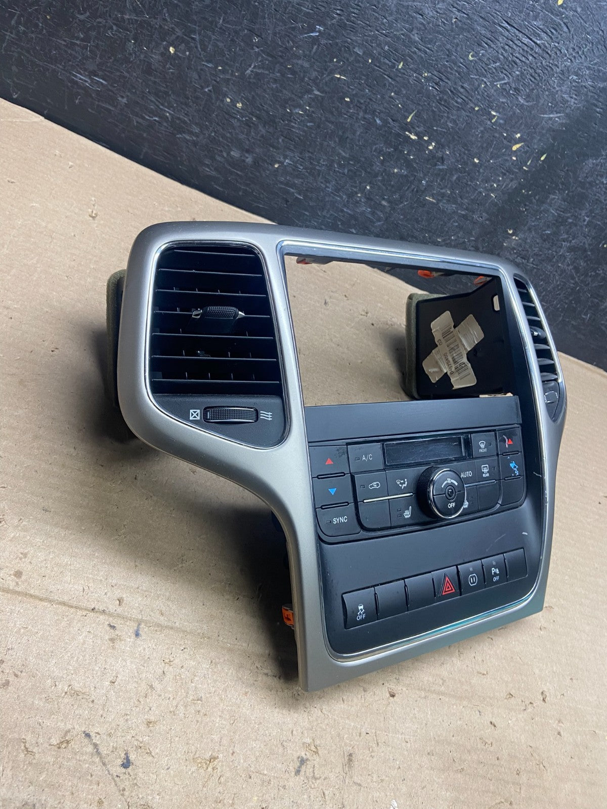 2011-2013 Jeep Grand Cherokee Center Radio Climate Control Bezel Vent AH5332 DG3