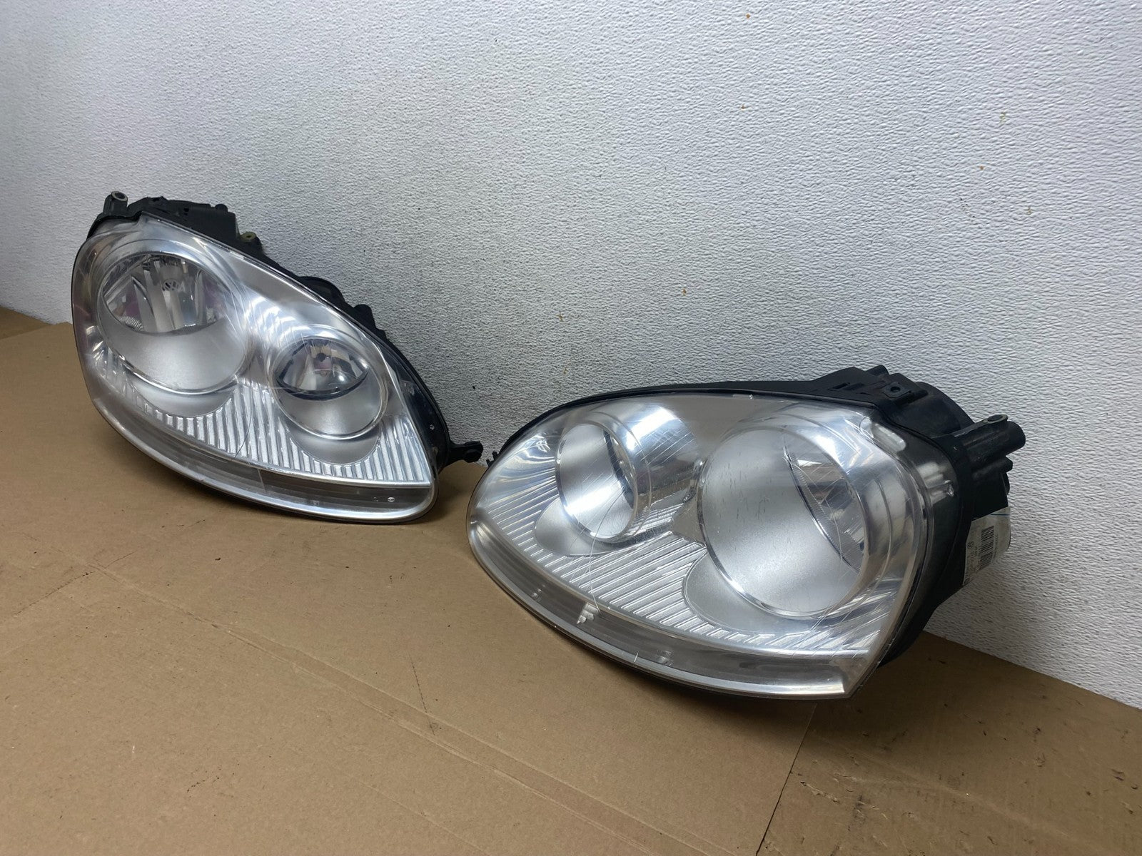 2005 to 2010 Volkswagen Jetta Left+Right Side Headlights Halogen AF4360 DW1