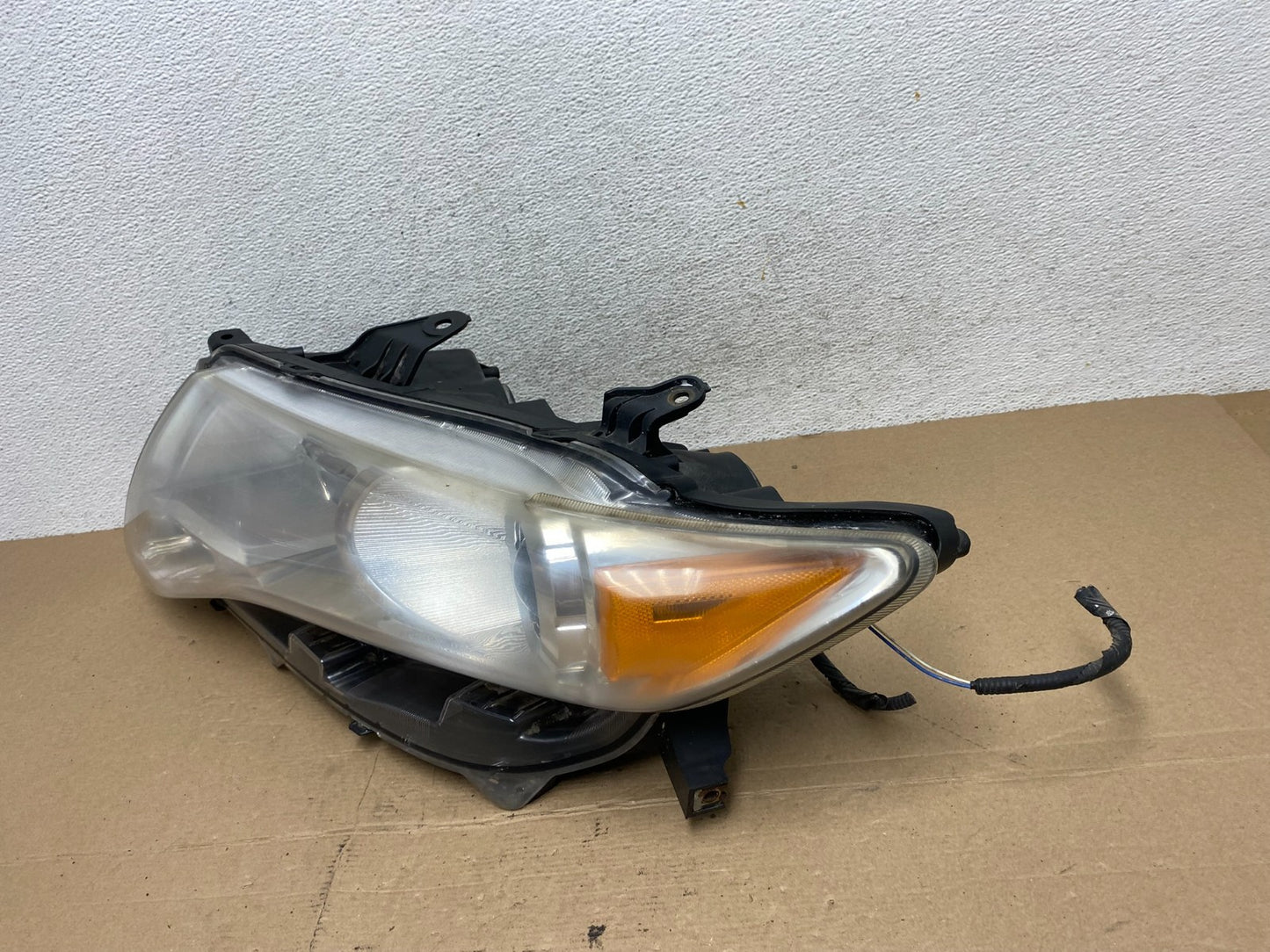 2009 to 2016 Toyota Venza Halogen Left Driver Side Headlight AF44201
