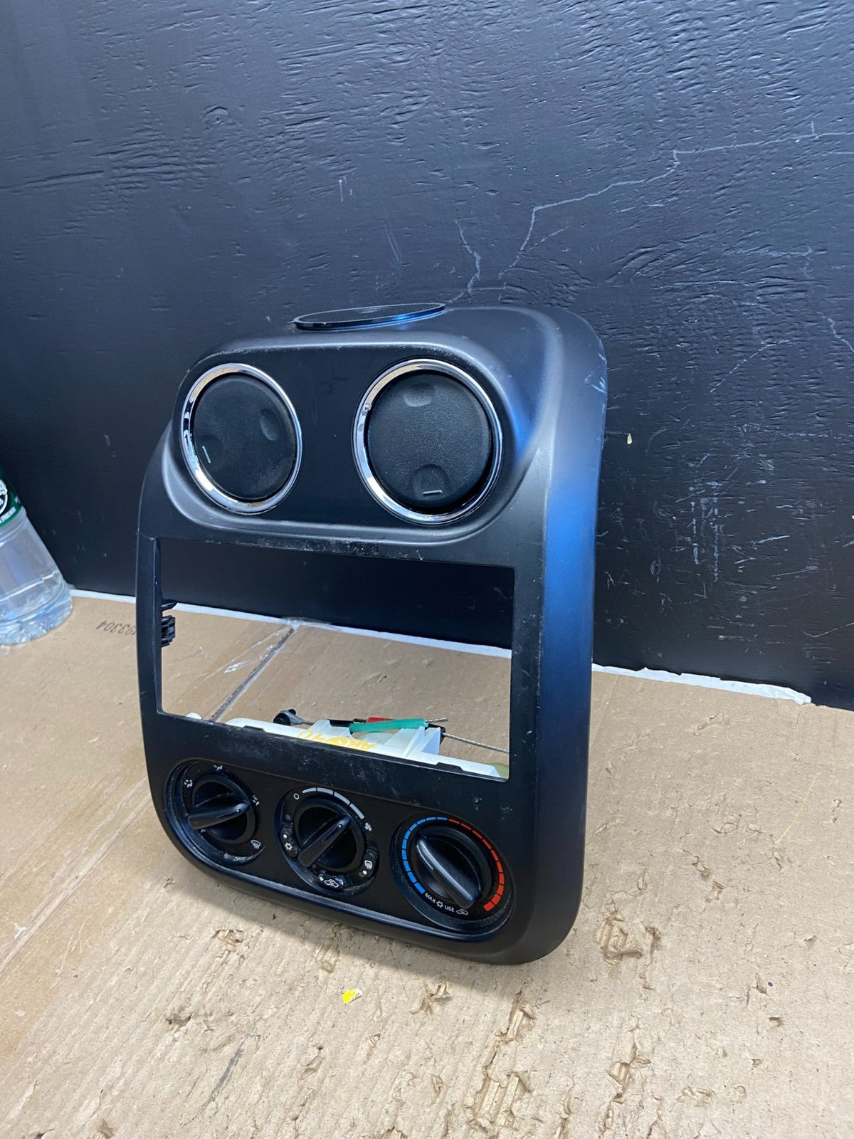 2009-2013 Jeep Patriot Dash Climate Temperature Control Radio Bezel OE ab5840 DG1