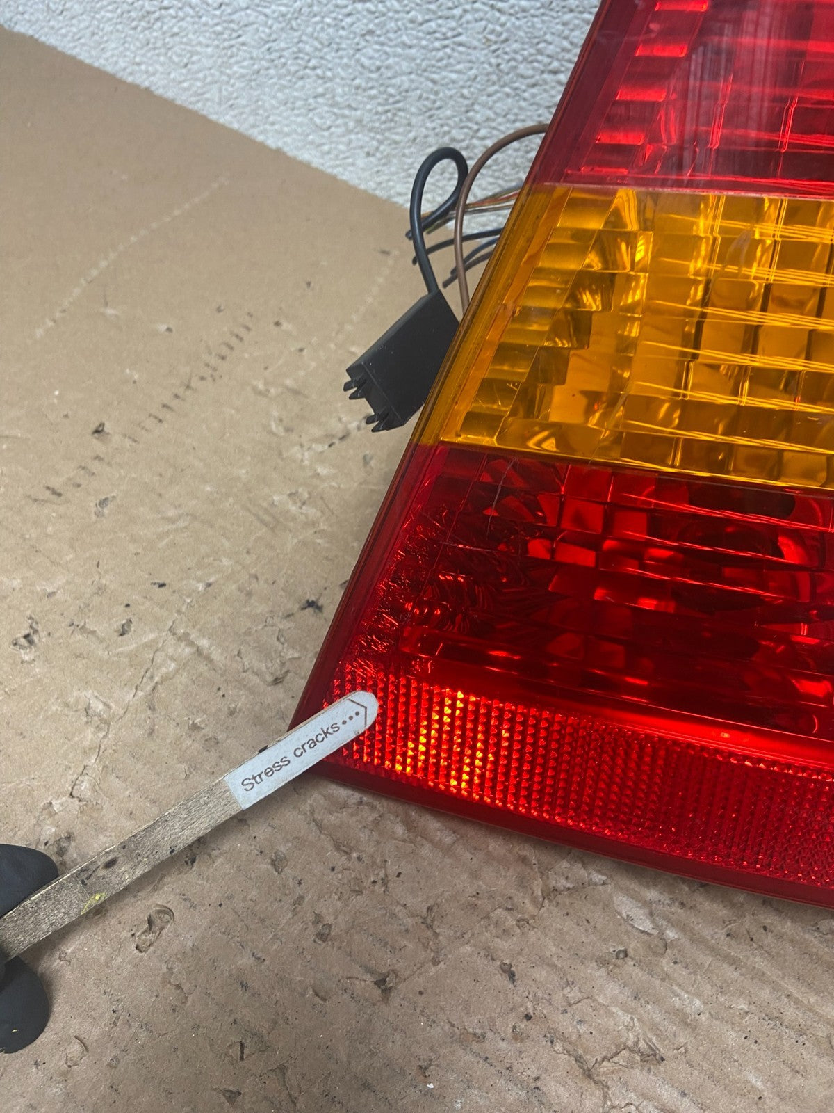 2002 -  2005 BMW 3 E46 Series Right Passenger  Tail Light Oem R0899 DW5