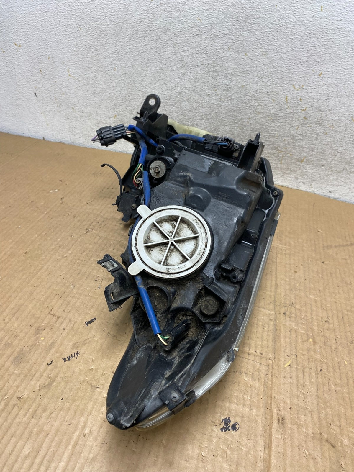 Sedan 4Door 2010 to 2013 Infiniti G37 Left Driver Headlight Xenon AI8055 DW10