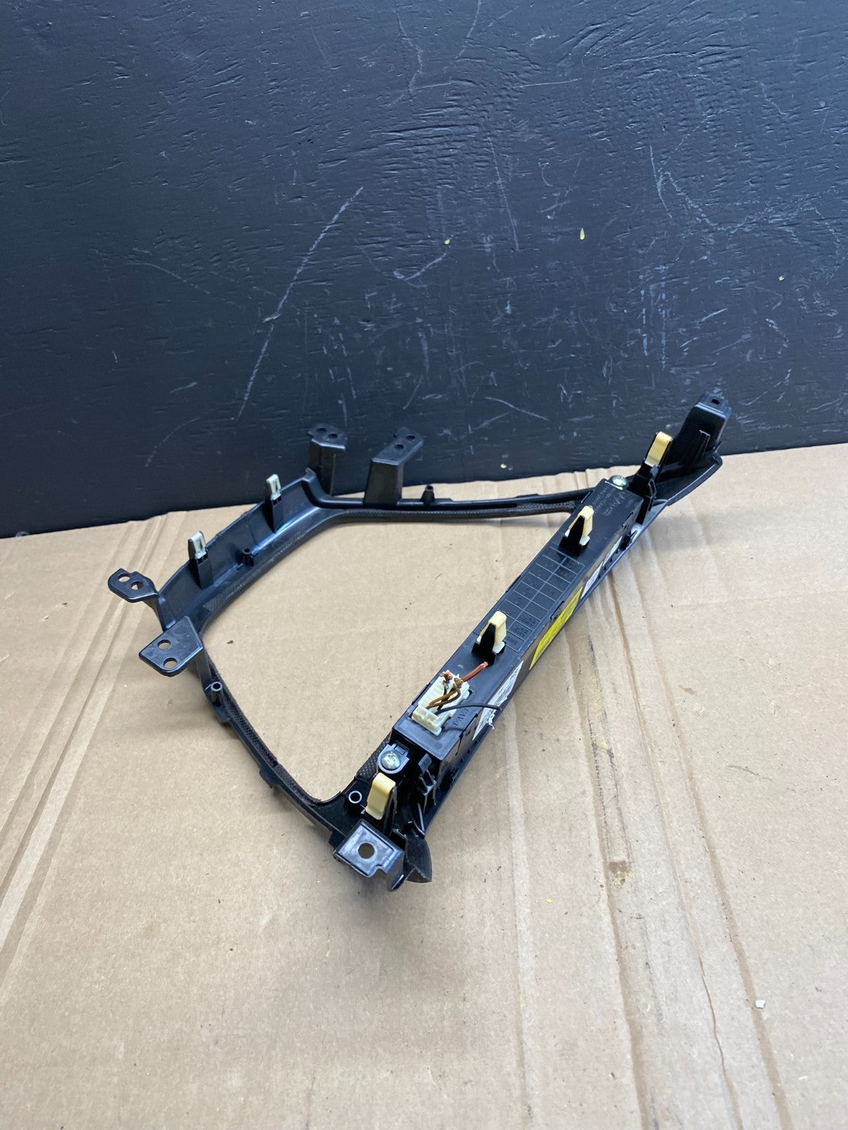 2014-2016 Hyundai Elantra Center Radio Climate Control Air Vent Bezel ab8720 DG4