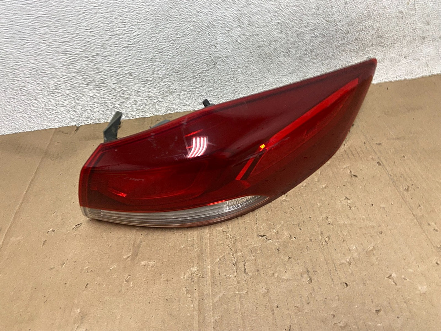 2017 to 2018 Hyundai Elantra Right Passenger RH Side Tail Light AE9170 DW0