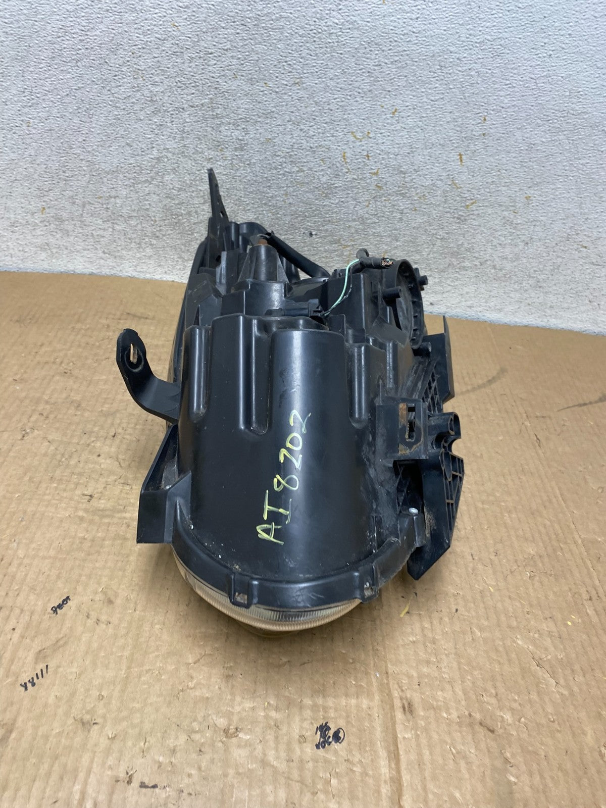 2009-2013 Nissan Rogue Right Passenger Halogen Headlight AI8202 DW8