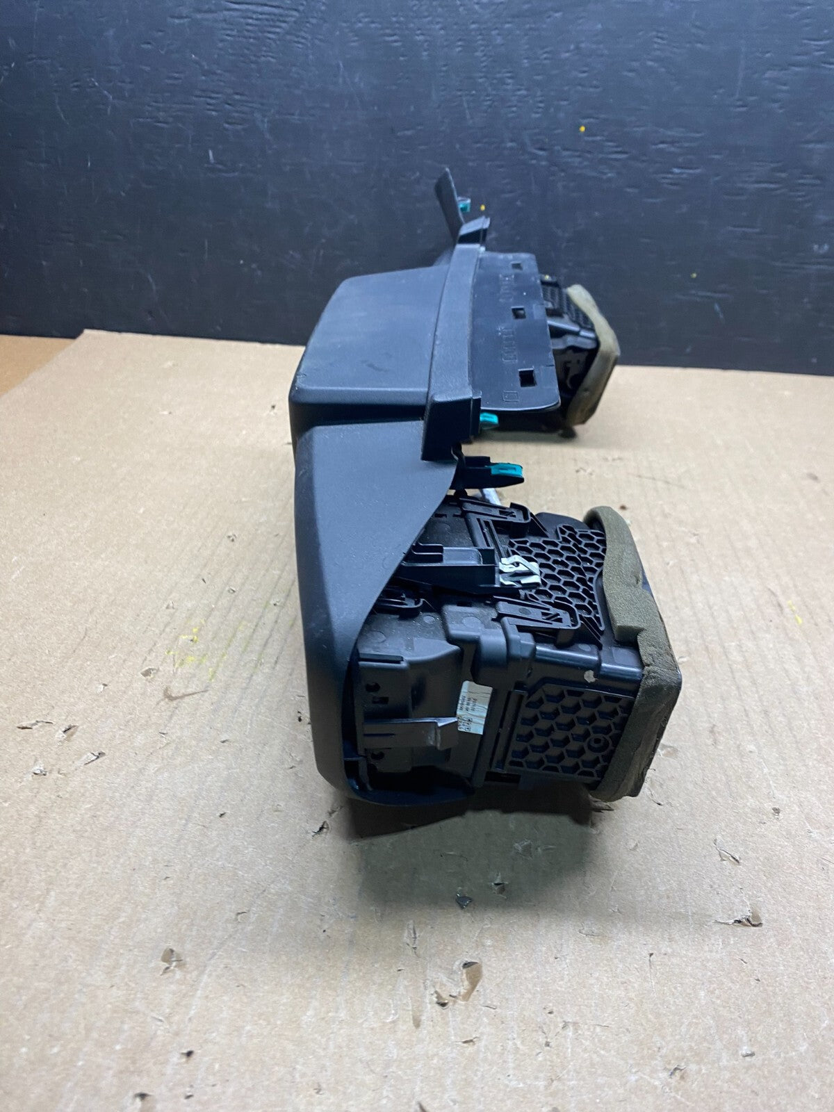 2020 to 2023 Ford Explorer Console Radio Display Screen Air Vents G4171 DG13