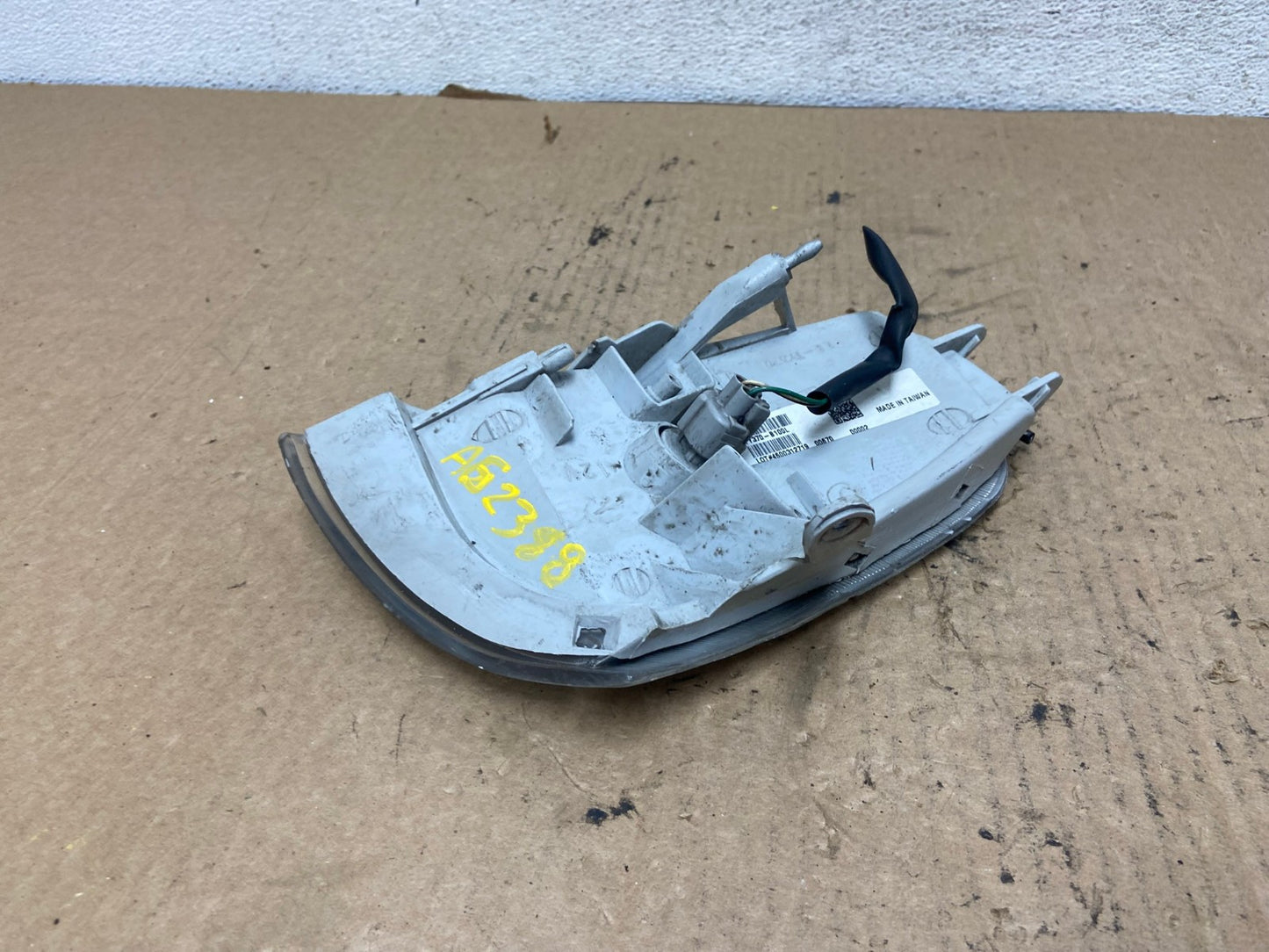1992 to 1994 Toyota Camry Left Driver LH Side Turn Signal AG2388 LK3