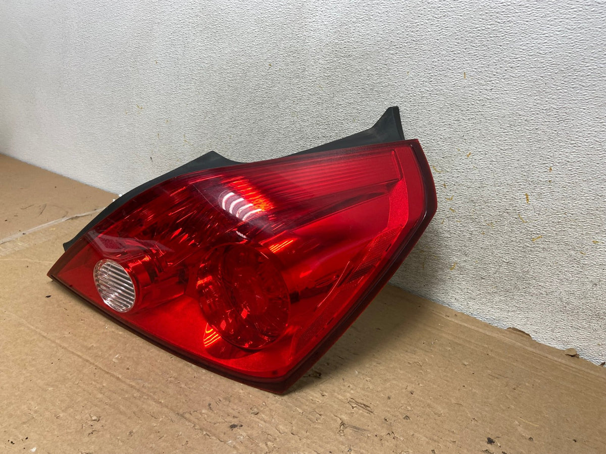 2008 to 2013 Nissan Altima Coupe Tail Light Right Passenger Side AH9022 LK2