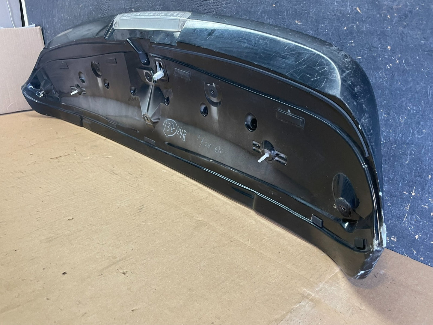 2004-2009 Lexus RX330 RX350  Rear Trunk Tail Gate Lift Gate Spoiler OEM z8258 DG11
