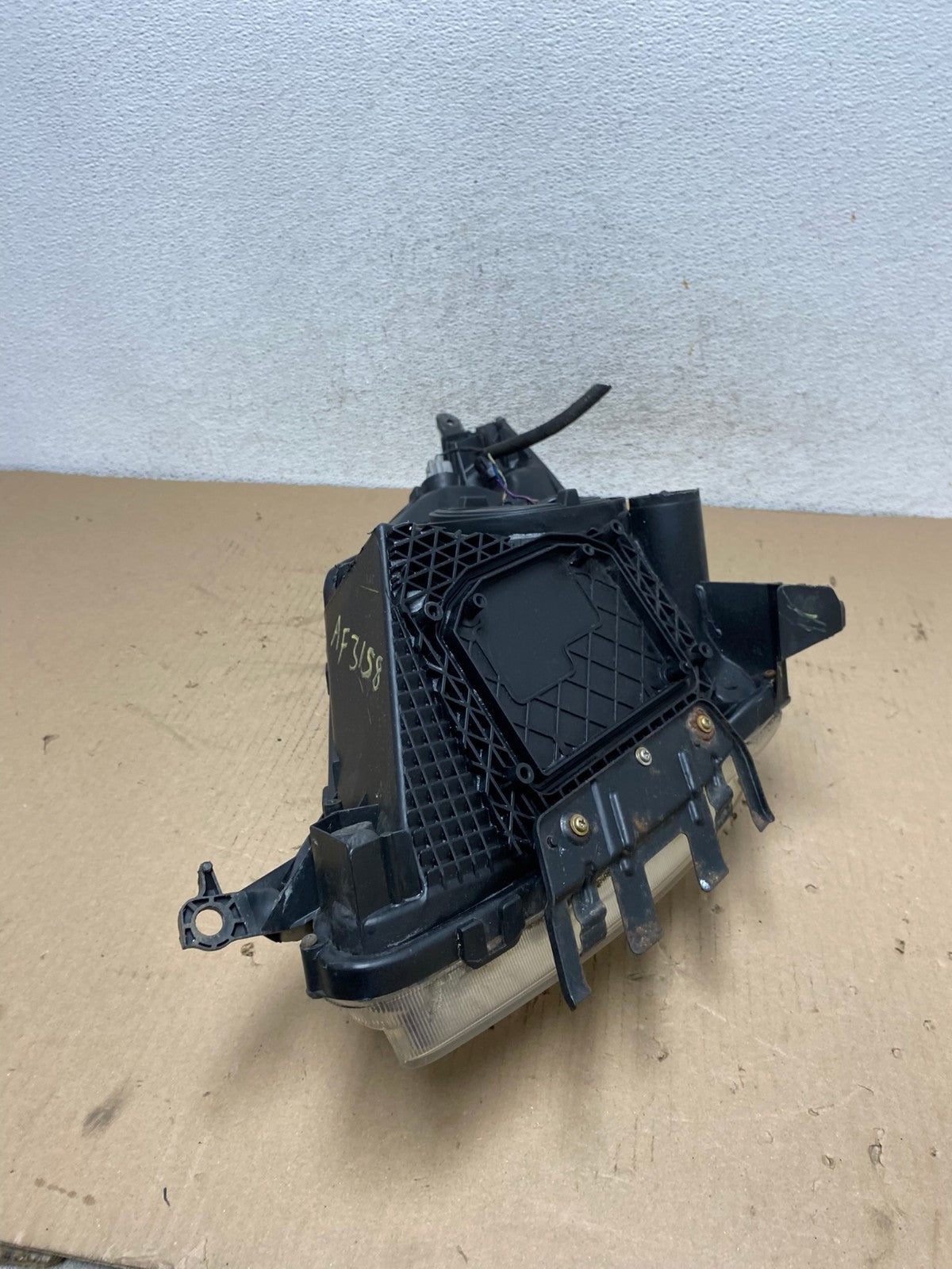 2004-2005 Toyota Prius Right Passenger RH Halogen Headlight AF3158 LK9
