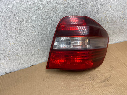2009 to 2011 Mercedes ML350 ML-Class Right Passenger RH Tail Light AI6986 LK2
