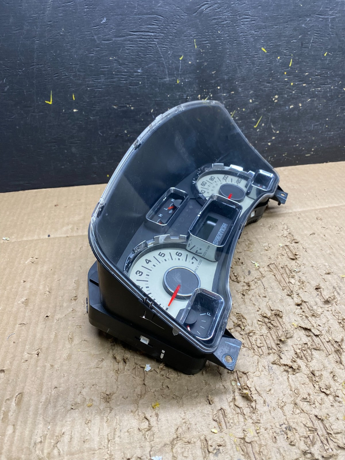 2007 2008 Ford  Expedition Speedometer Cluster Gauge OEM v7528 DG1