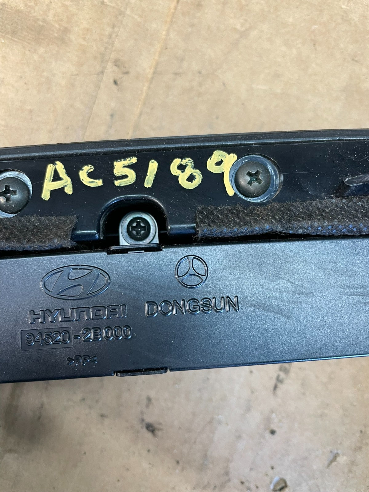 2007 to 2009 Hyundai Santa Fe Center Dashboard Radio Bezel Trim ac5189 DG7