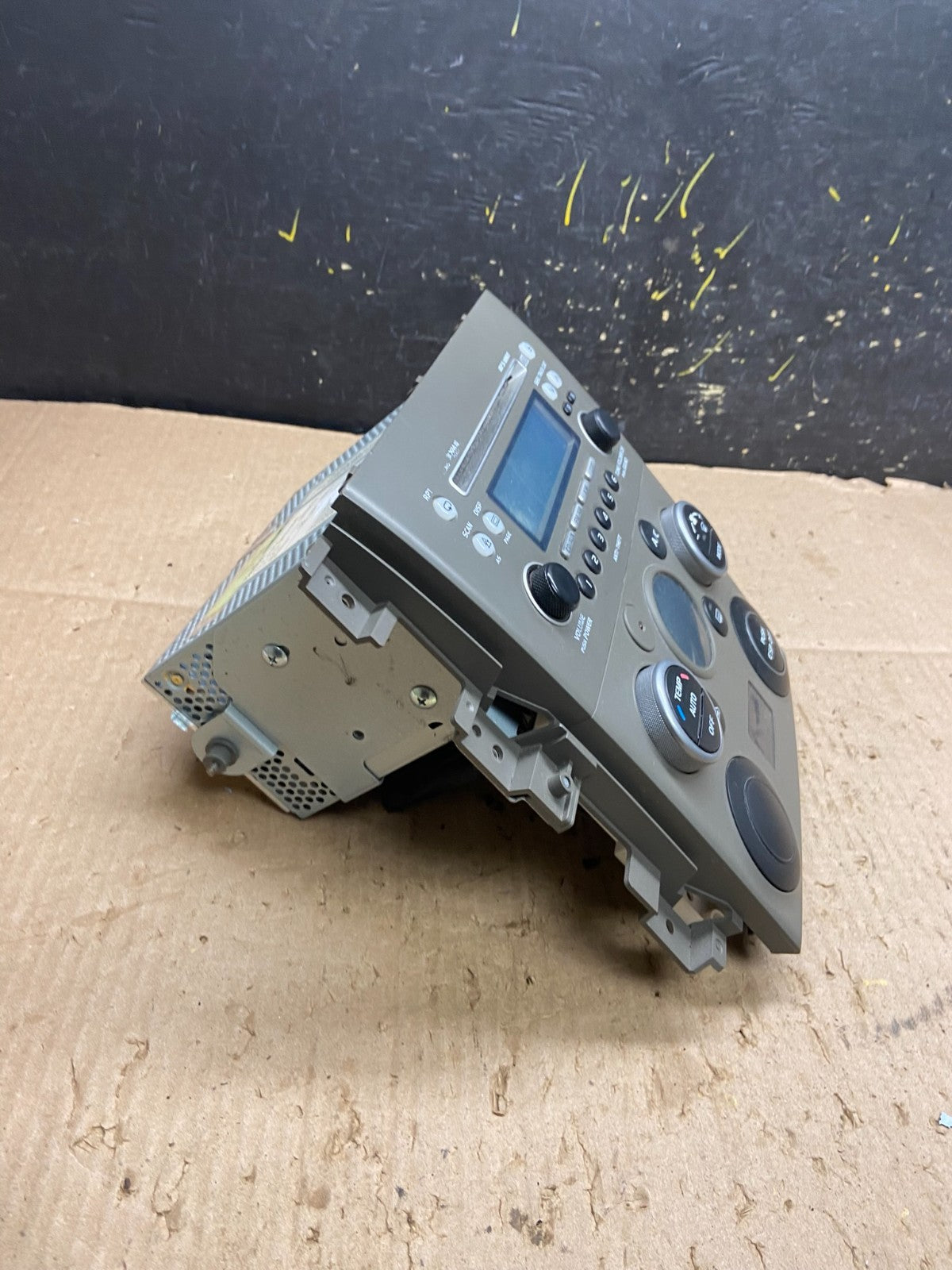 2006 2009 Suzuki Grand Vitara Climate Control Radio MP3 AM/FM CD Player Y77522