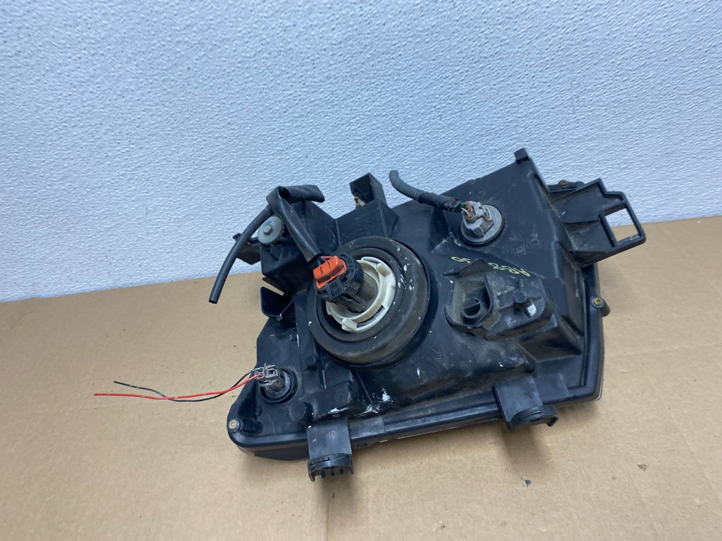 2005-2015 Nissan Xterra Right Passenger RH Headlight OEM AB8030 DW5