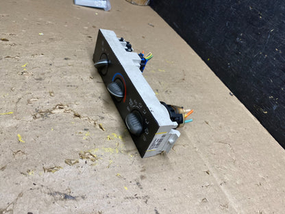 2001 - 2007 GMC Chevrolet Express 1500 Climate Control A/C U5197 DG2