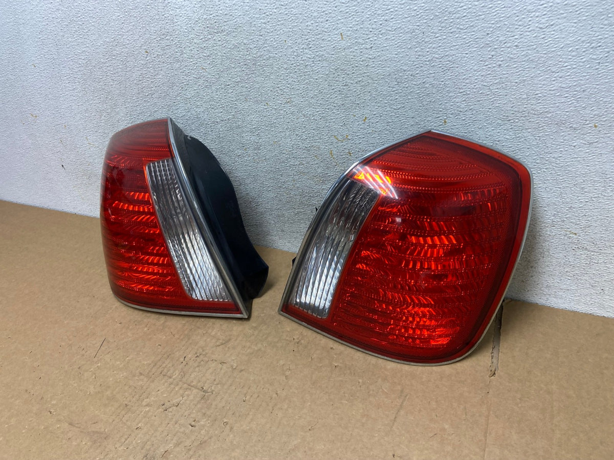 2004 2005 Hyundai XG350 XG Left+Right Tail Lights AI3362 LK1